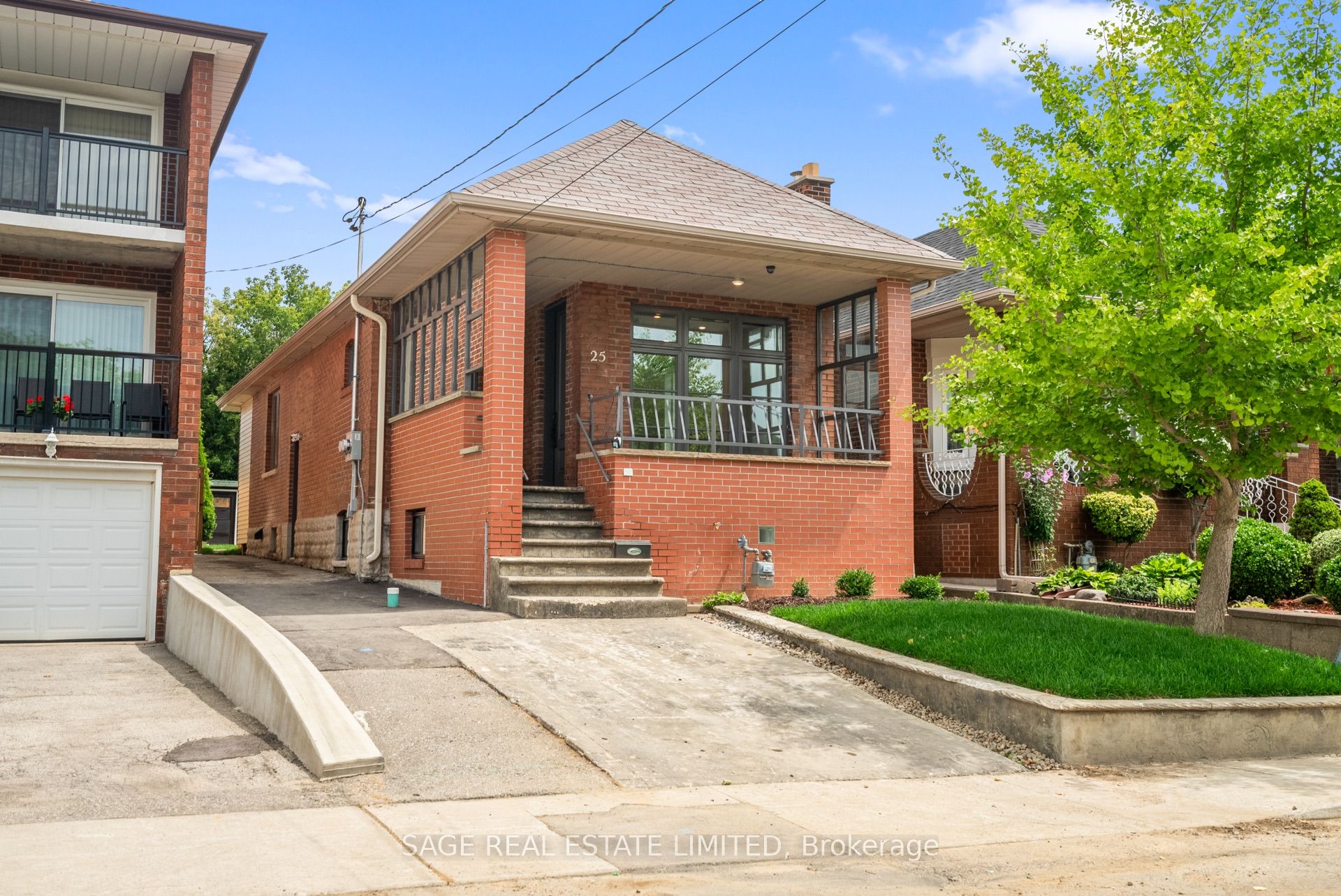 25 Chamberlain Avenue, Toronto, ON M6E 4J7 photo 4