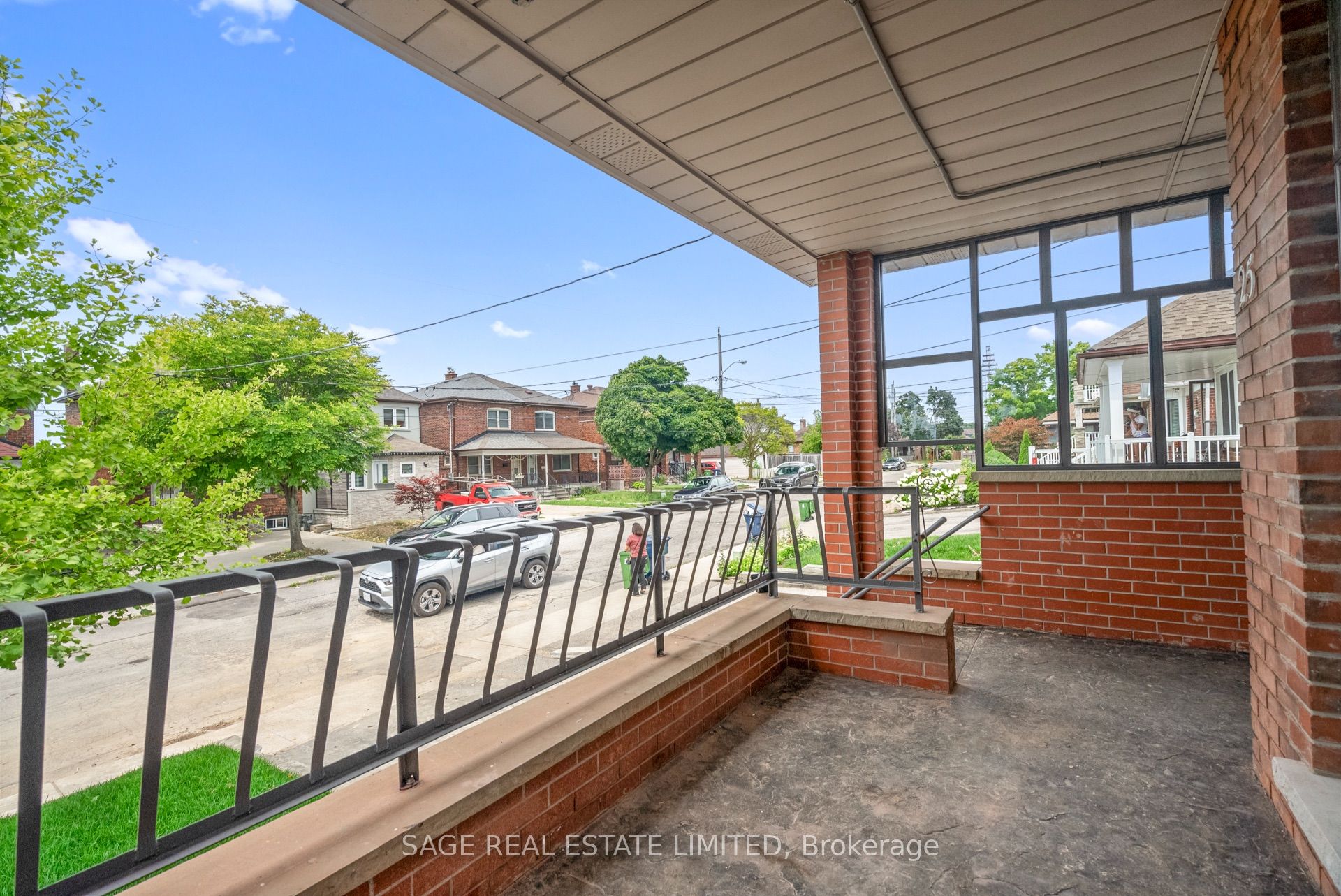 25 Chamberlain Avenue, Toronto, ON M6E 4J7 photo 5