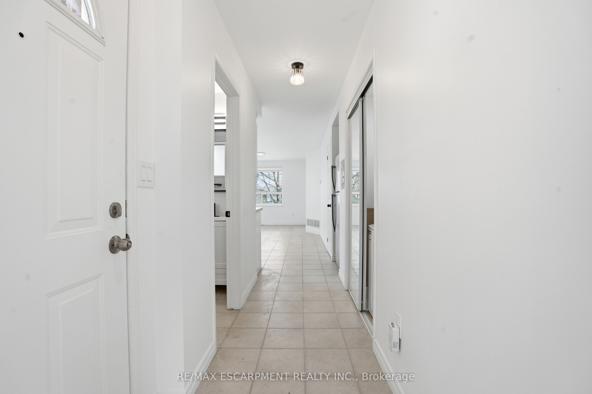 1049 Glencairn Avenue MAIN FLOOR, Toronto, ON M6B 2B1 photo 3