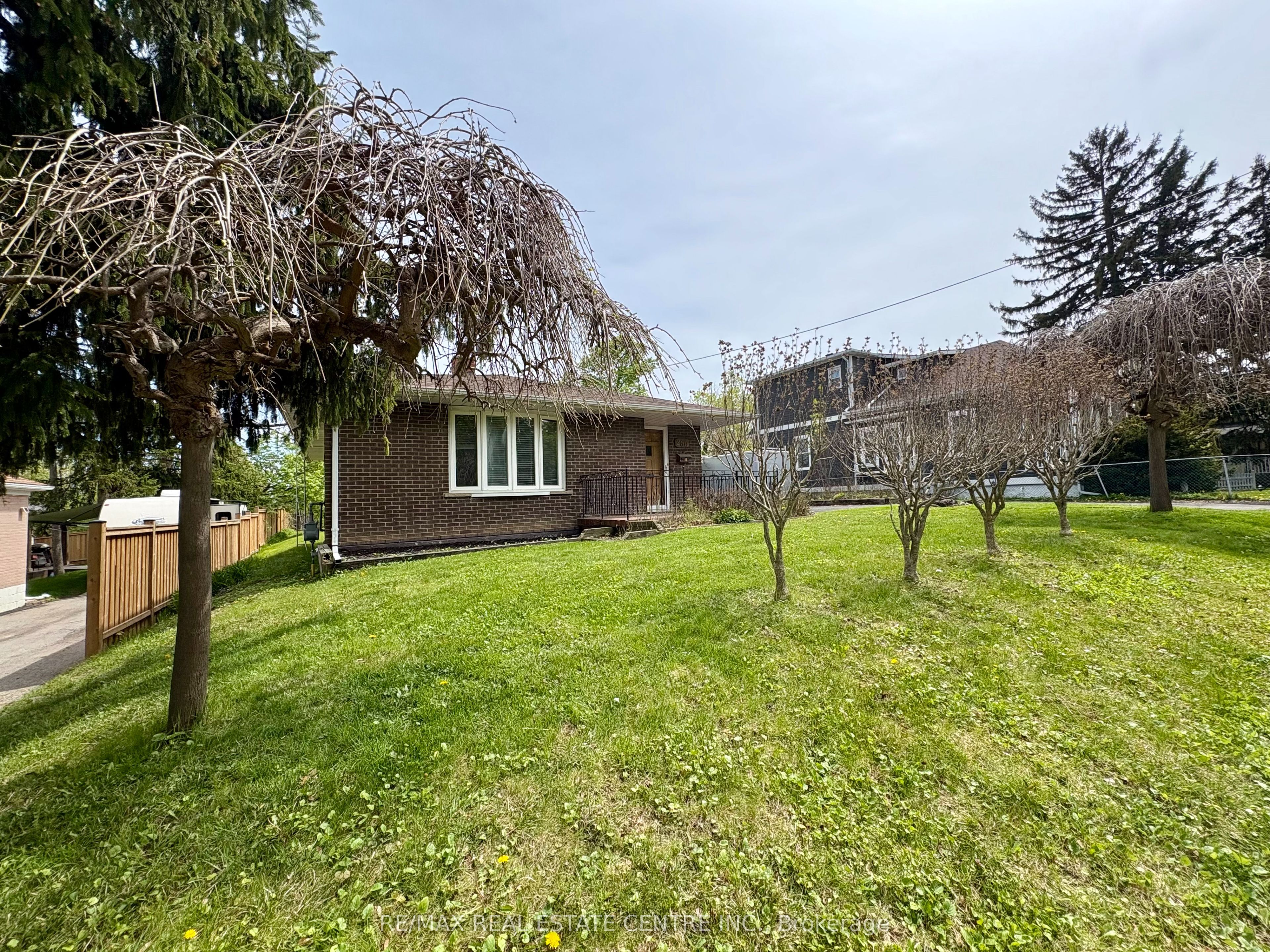 260 Sydney Street, Milton, ON L9T 1E1 photo 4