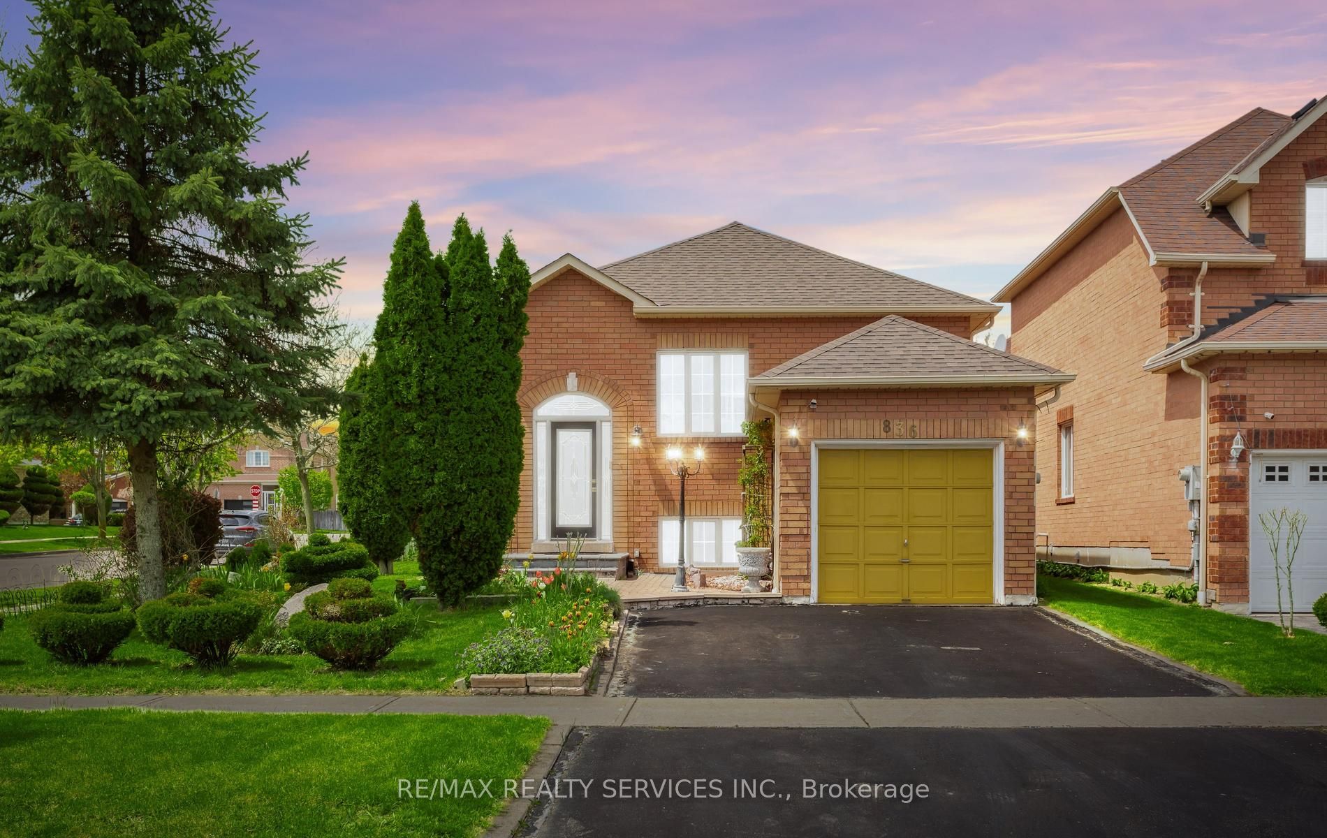 836 Avocado Crescent, Mississauga, ON L5W 1K4