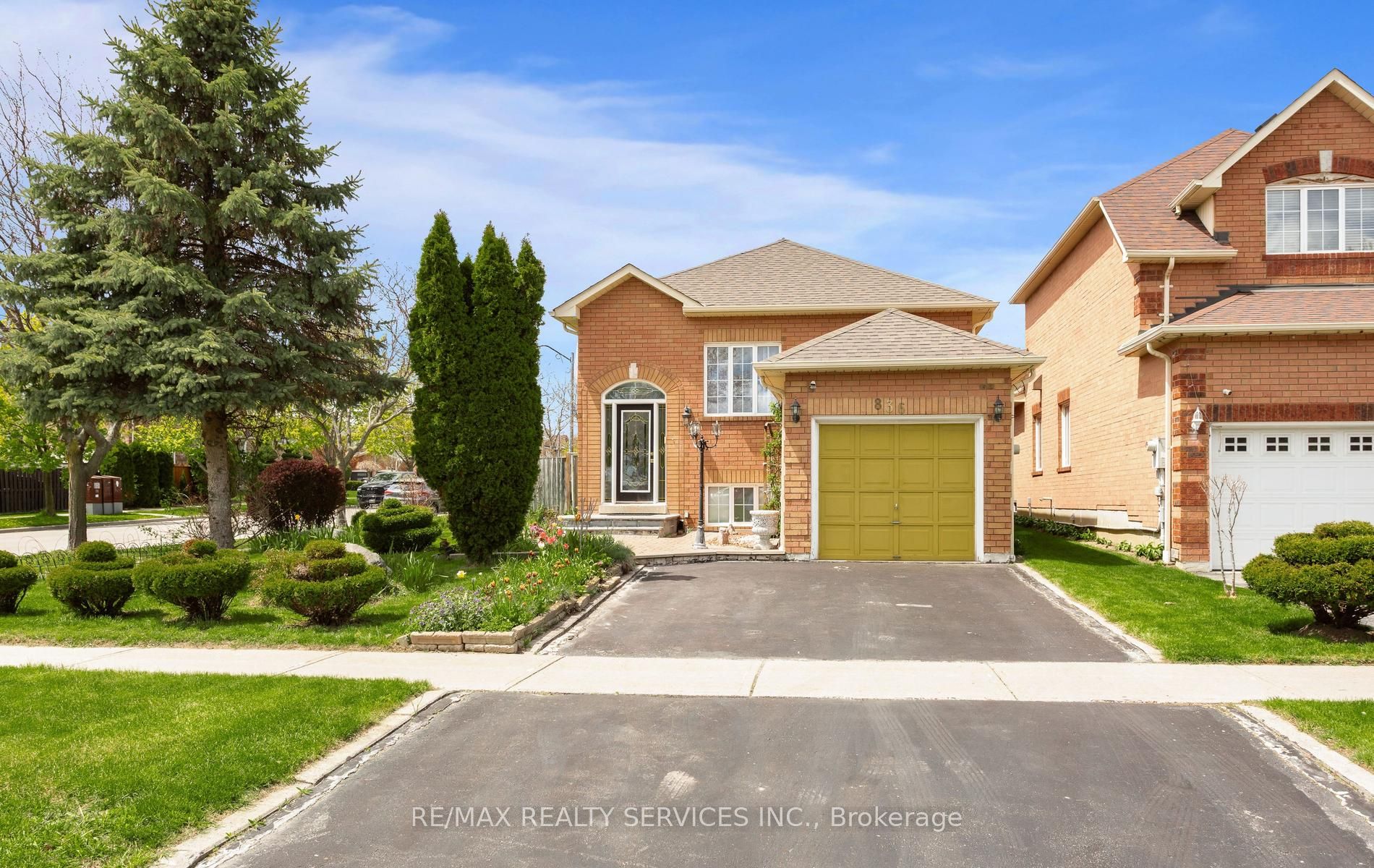 836 Avocado Crescent, Mississauga, ON L5W 1K4 photo 3
