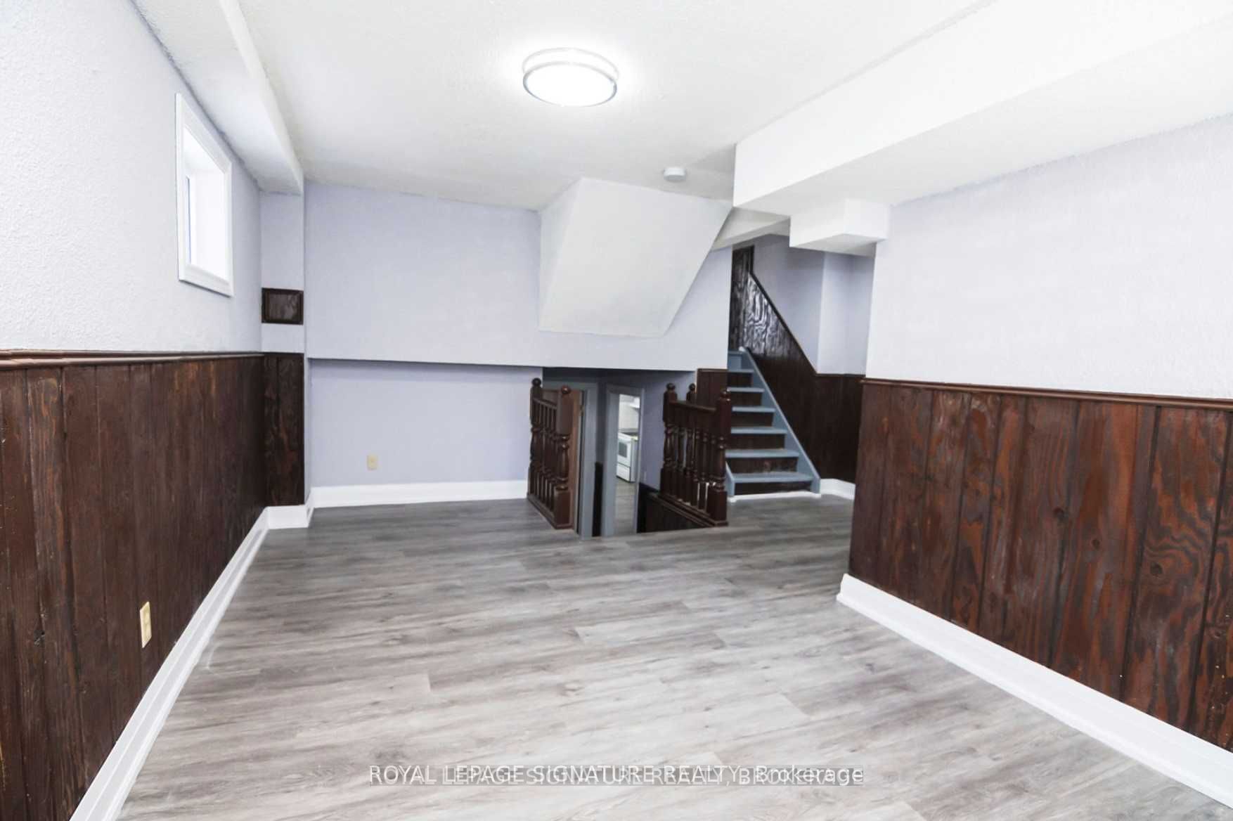 827 Stainton Drive, Mississauga, ON L5C 1G2 photo 3