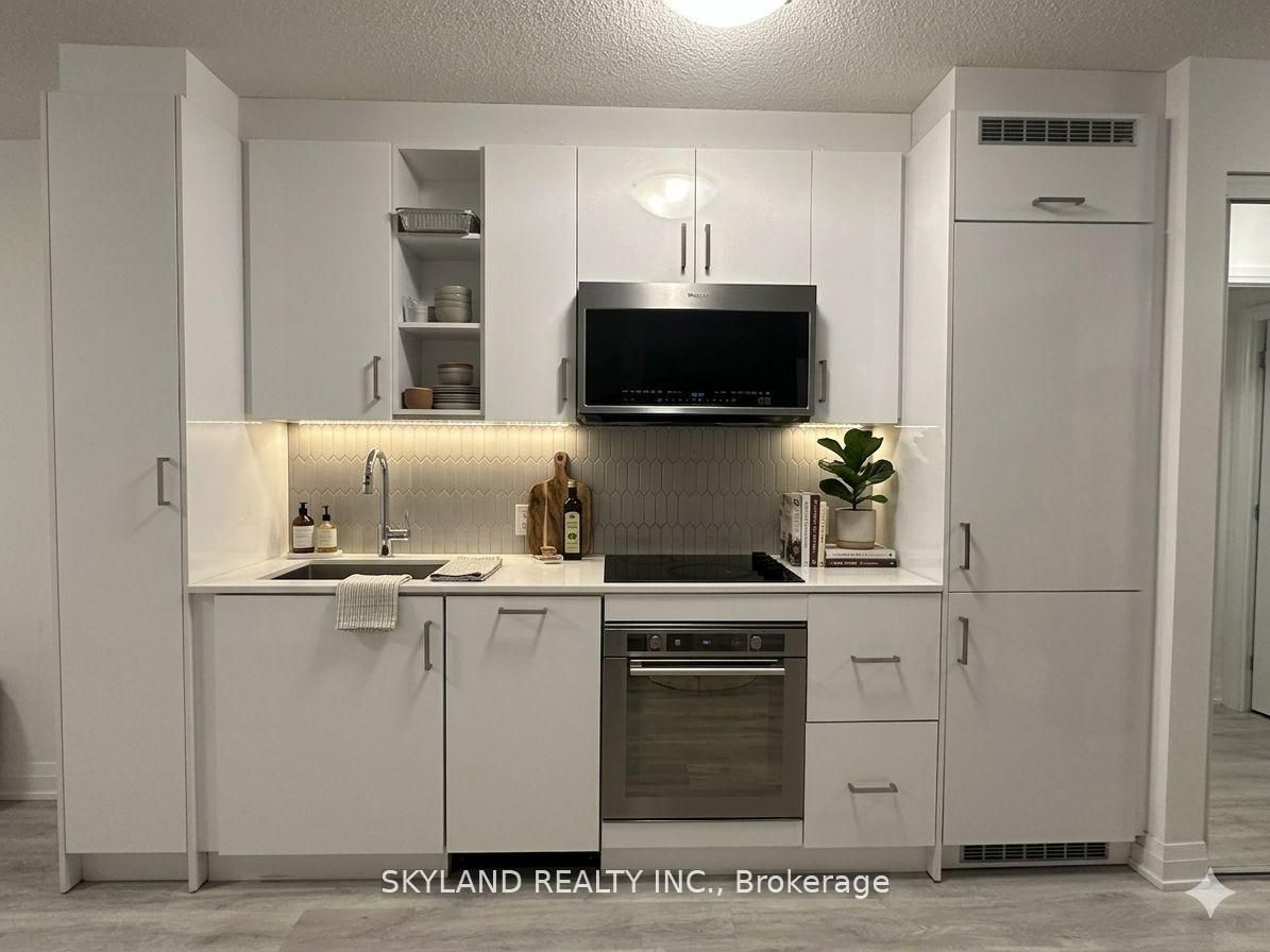 251 Manitoba Street 205, Toronto, ON M8Y 0C7 photo 2