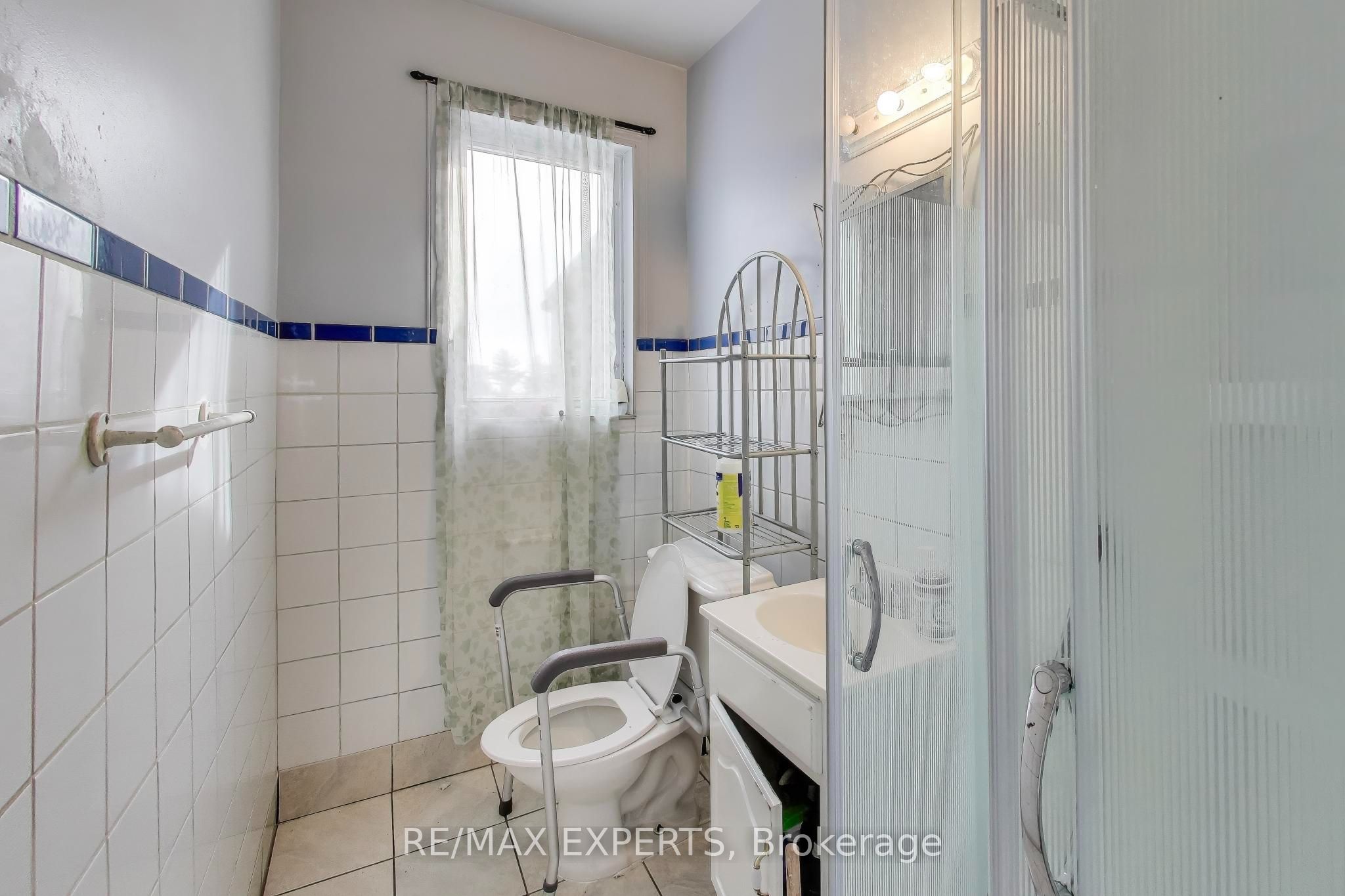 1895 Davenport Road, Toronto, ON M6N 1C1 photo 5