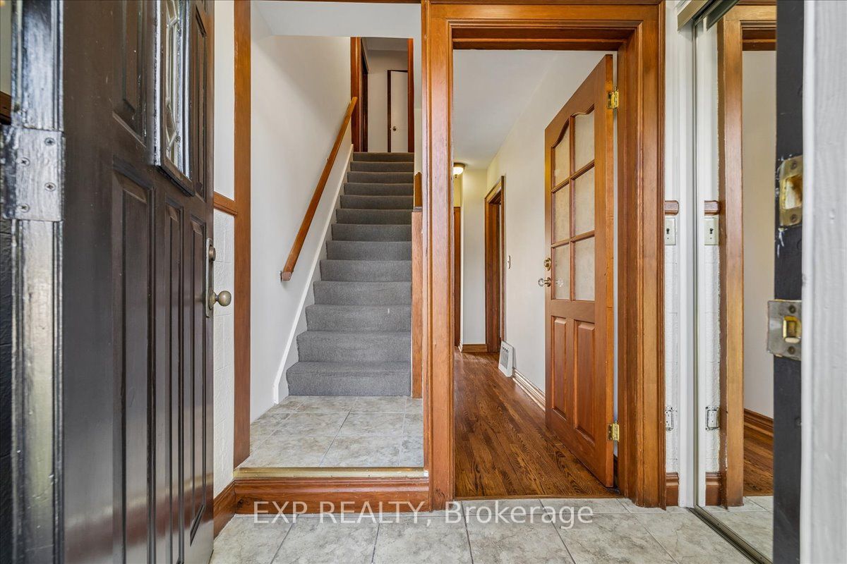 1025 KING Road, Burlington, ON L7T 3L5 photo 5