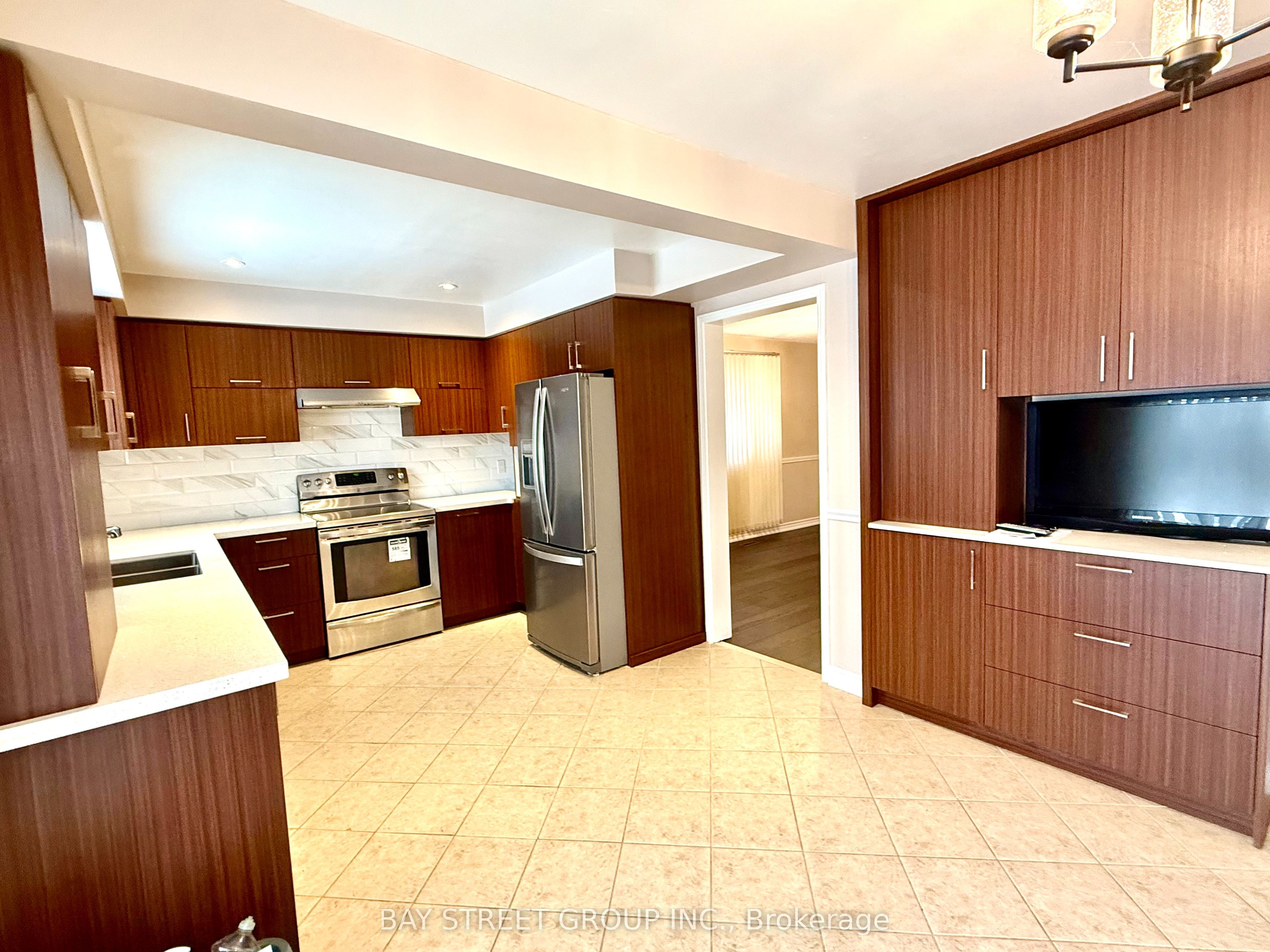 4497 Longmoor Road Room 2, Mississauga, ON L5M 4H6 photo 2