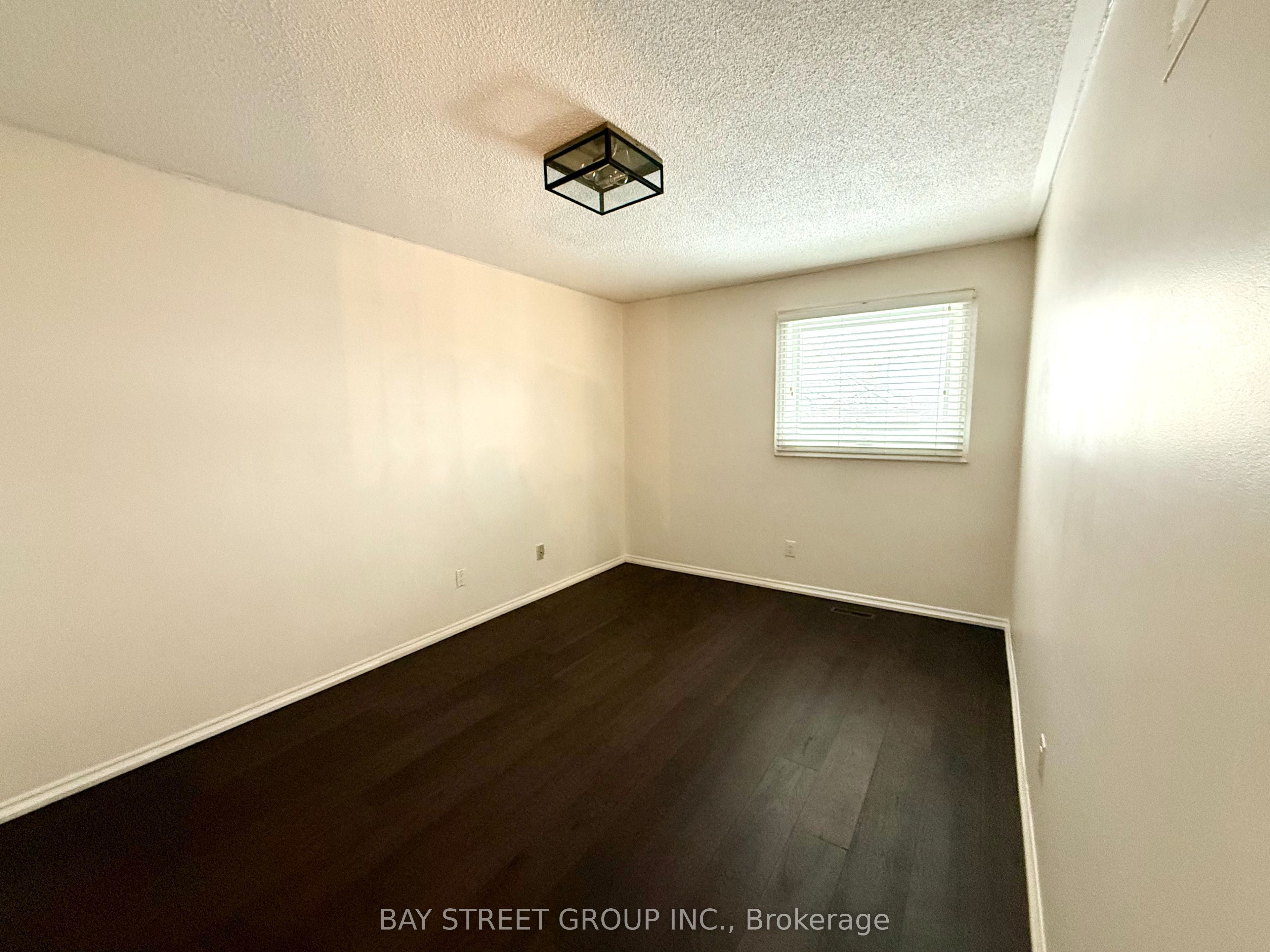 4497 Longmoor Road Room 3, Mississauga, ON L5M 4H6 photo 2