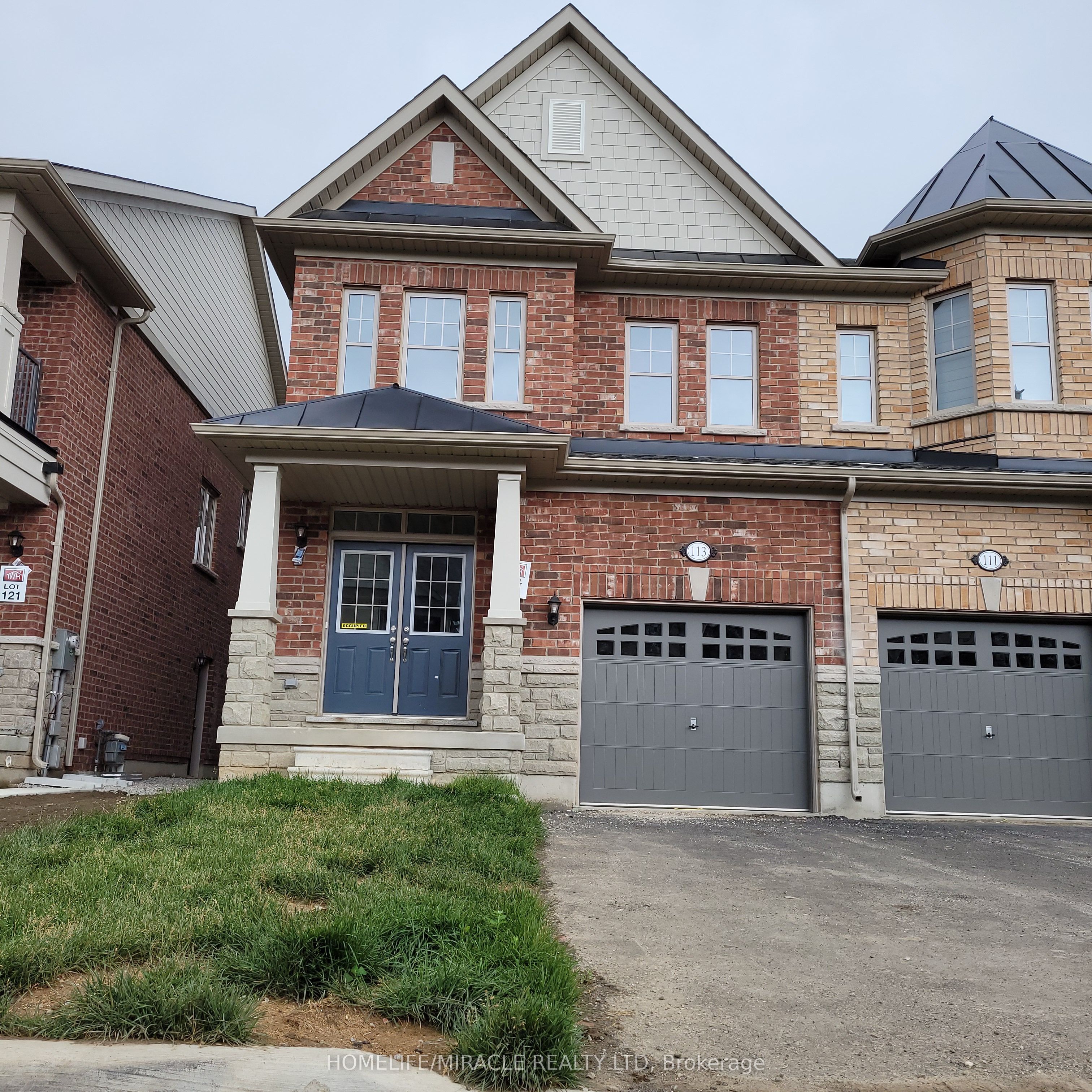 113 Finegan Circle, Brampton, ON L7A 4Z9 photo 2