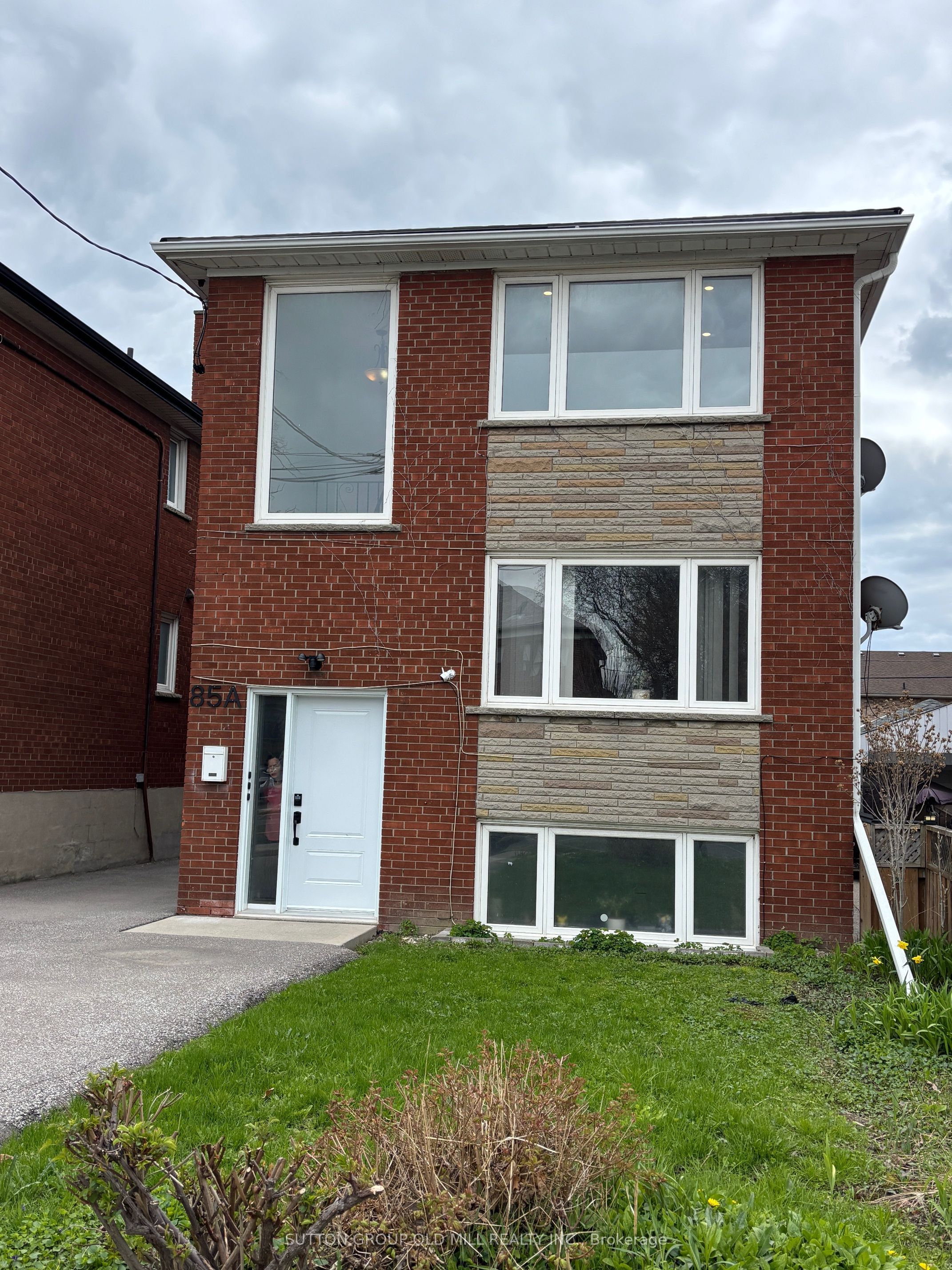 85A Evans Avenue UPPER, Toronto, ON M8Z 1H7