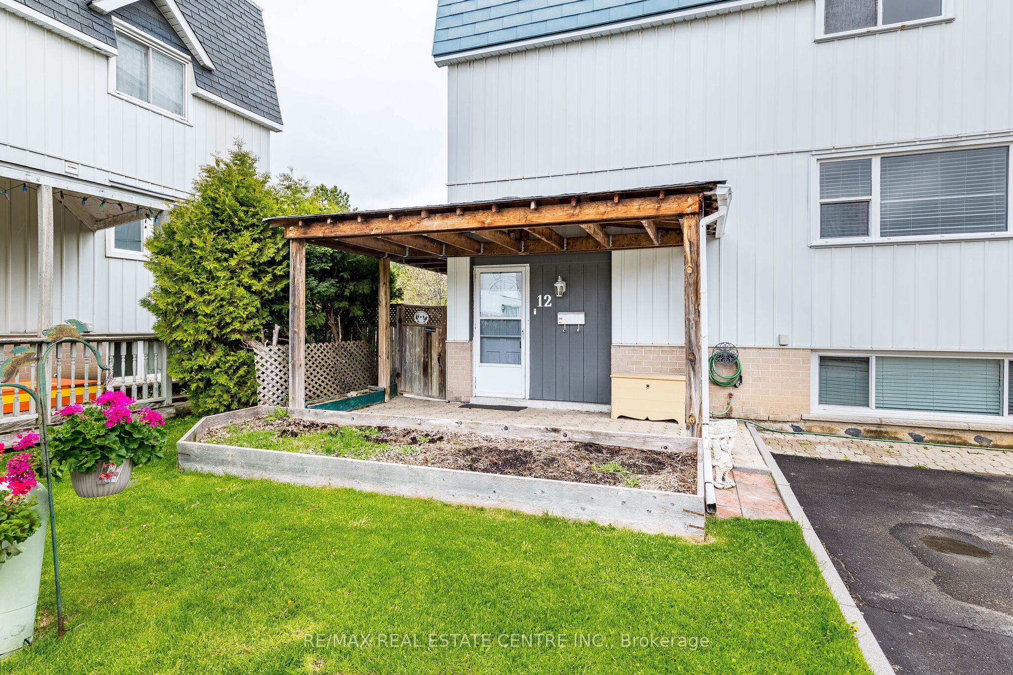 12 Homer Square, Brampton, ON L6S 1X9 photo 3