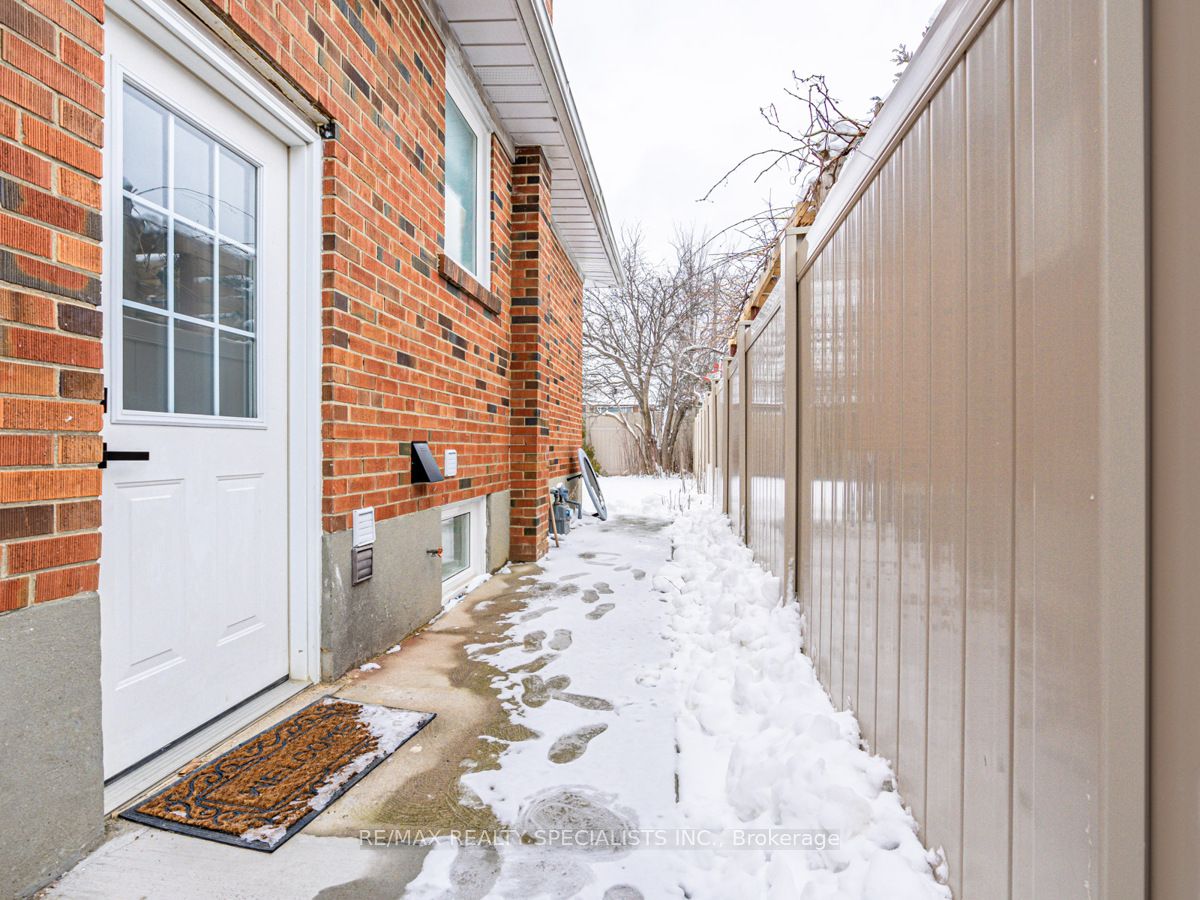 12 Deeth Drive Basement, Toronto, ON M9P 2J7 photo 3