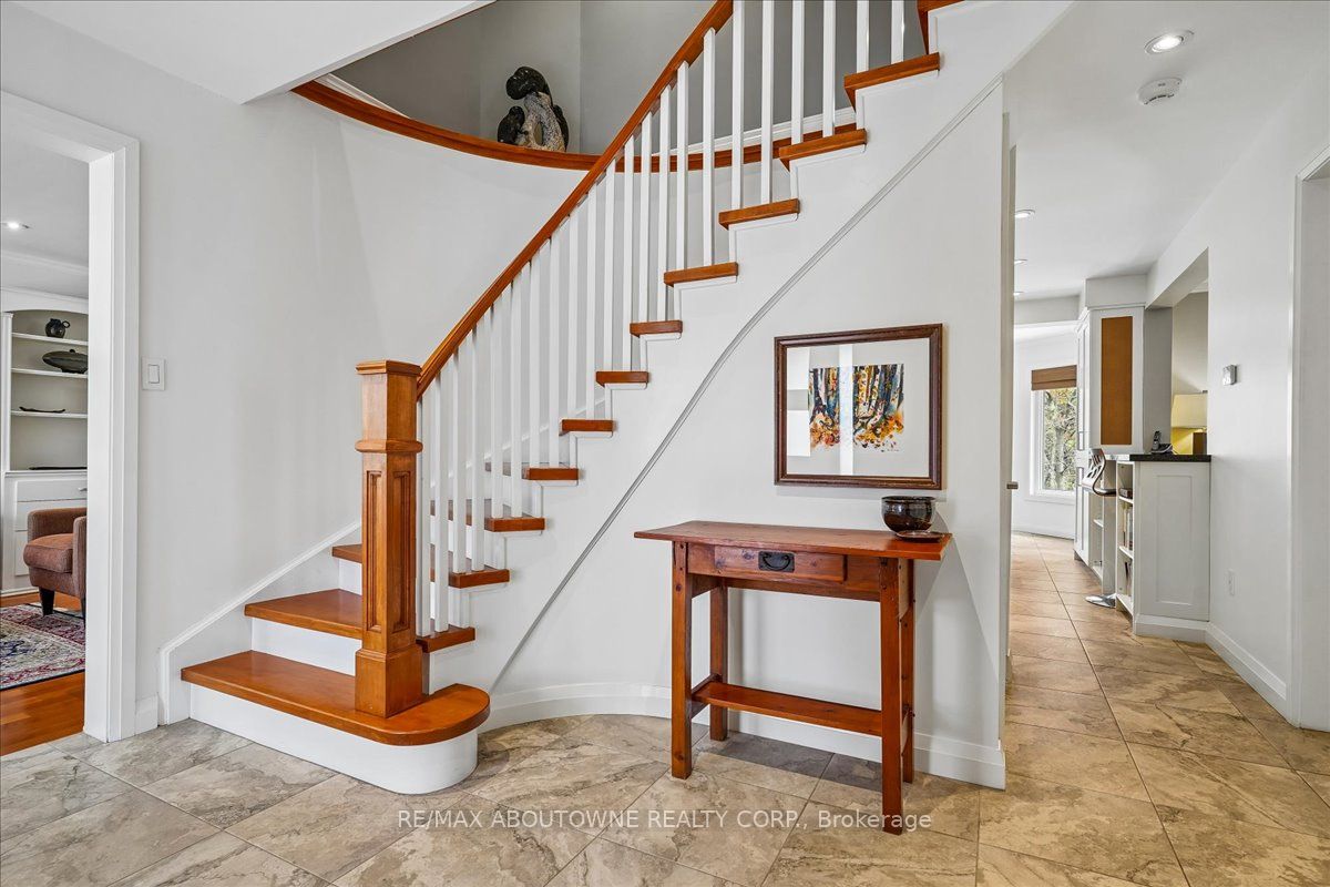 1277 Old Bridle Path, Oakville, ON L6M 1A3 photo 3