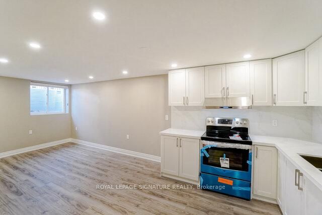 7102 Salme Drive, Mississauga, ON L5N 5C7 photo 4
