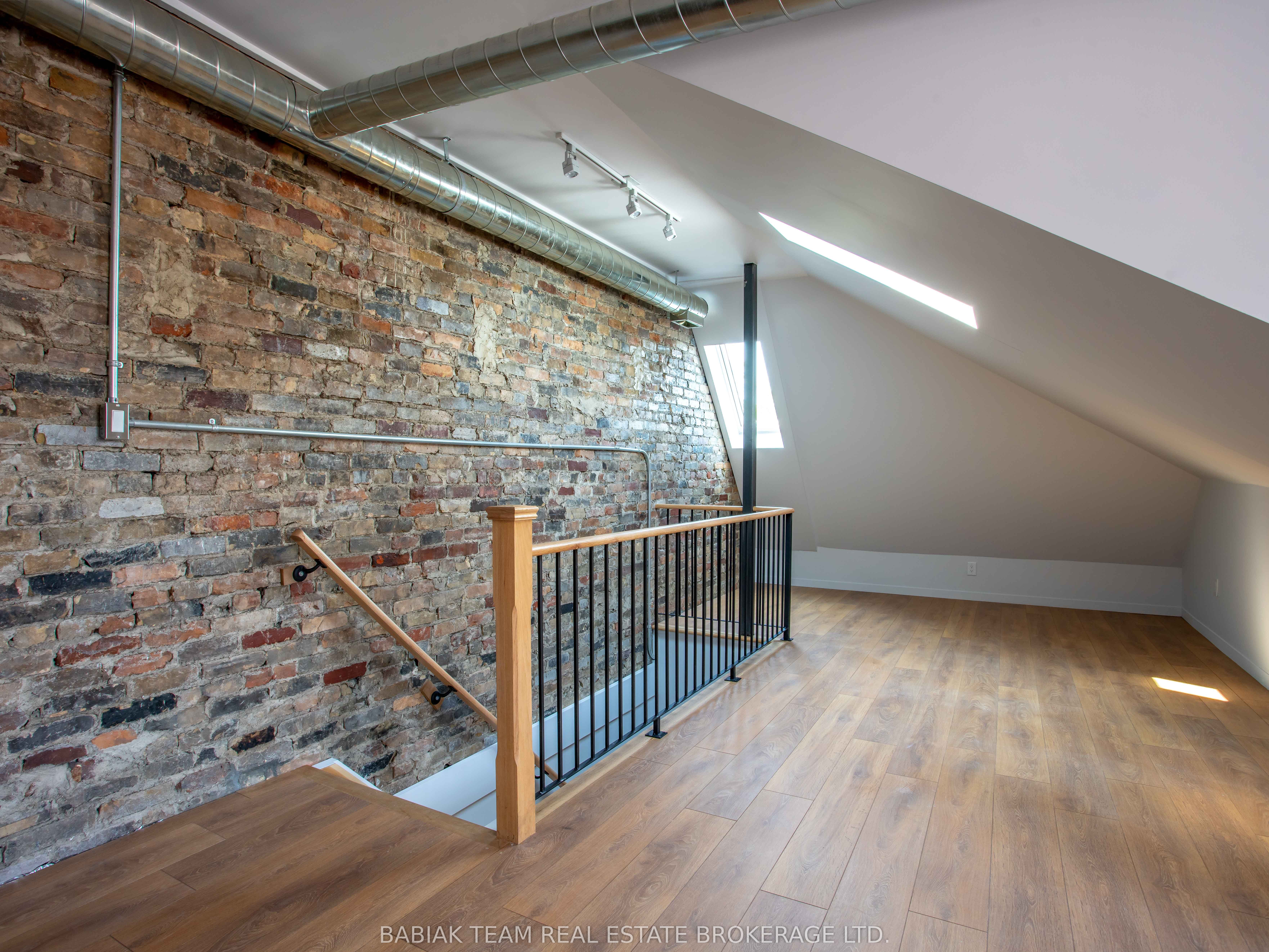 185 Jane Street 3, Toronto, ON M6S 3Y8
