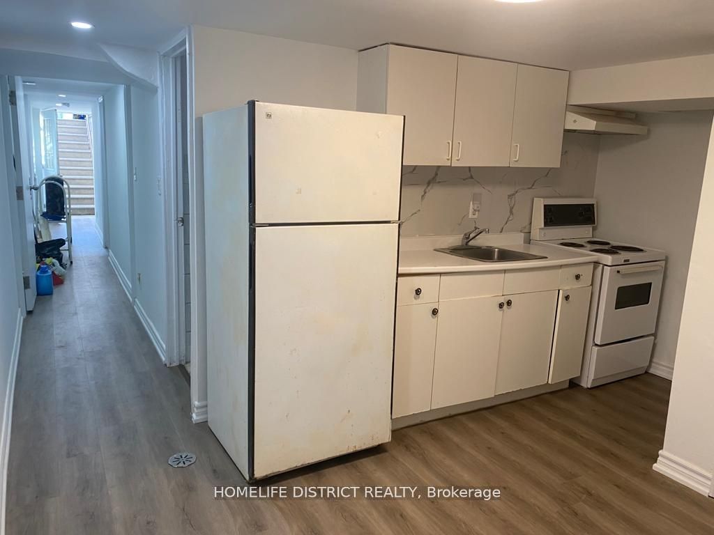 135 Emerson Avenue, Toronto, ON M6H 3T2