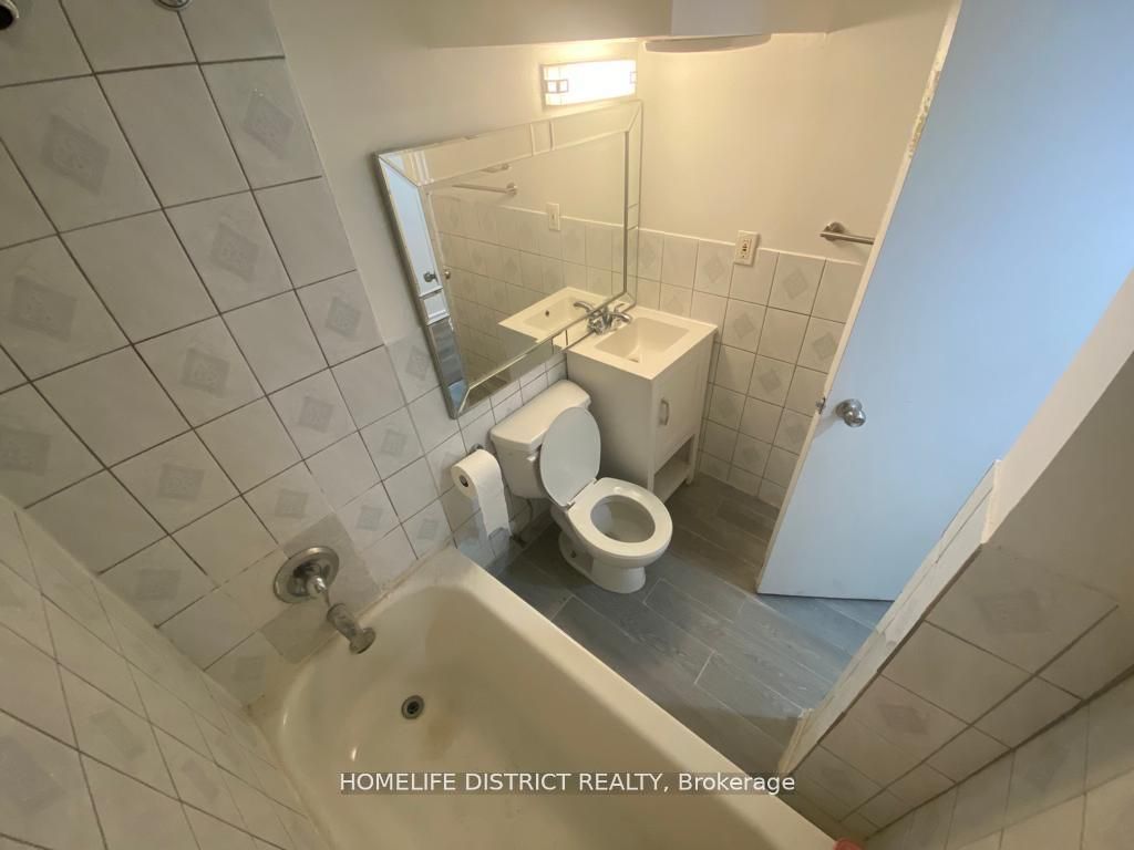 135 Emerson Avenue, Toronto, ON M6H 3T2 photo 5