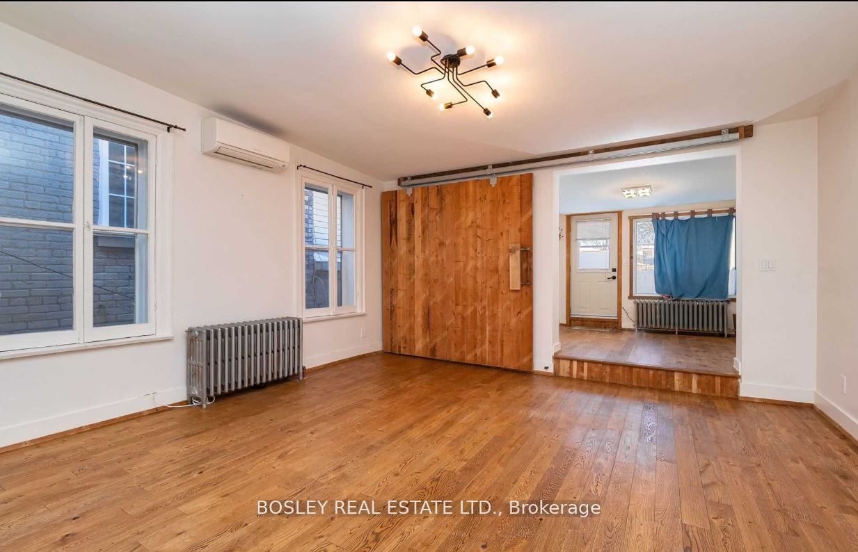 2994 Dundas Street W Upper, Toronto, ON M6P 1Z3 photo 2