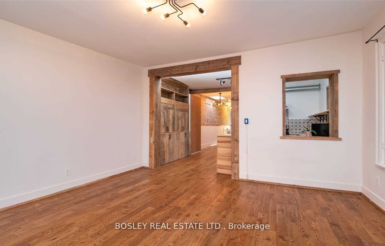 2994 Dundas Street W Upper, Toronto, ON M6P 1Z3 photo 4