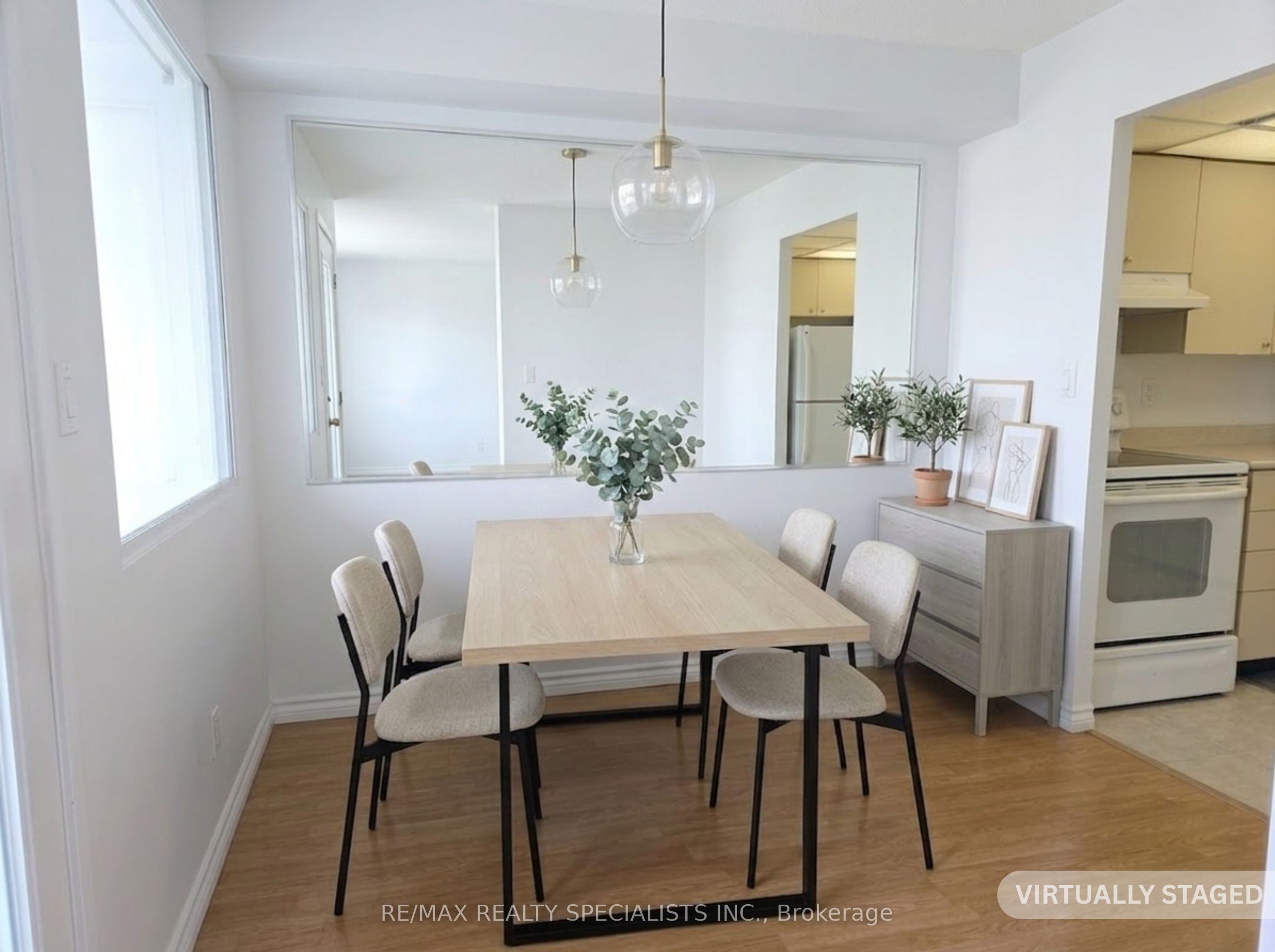 145 Hillcrest Avenue 1709, Mississauga, ON L5B 3Z1 photo 5