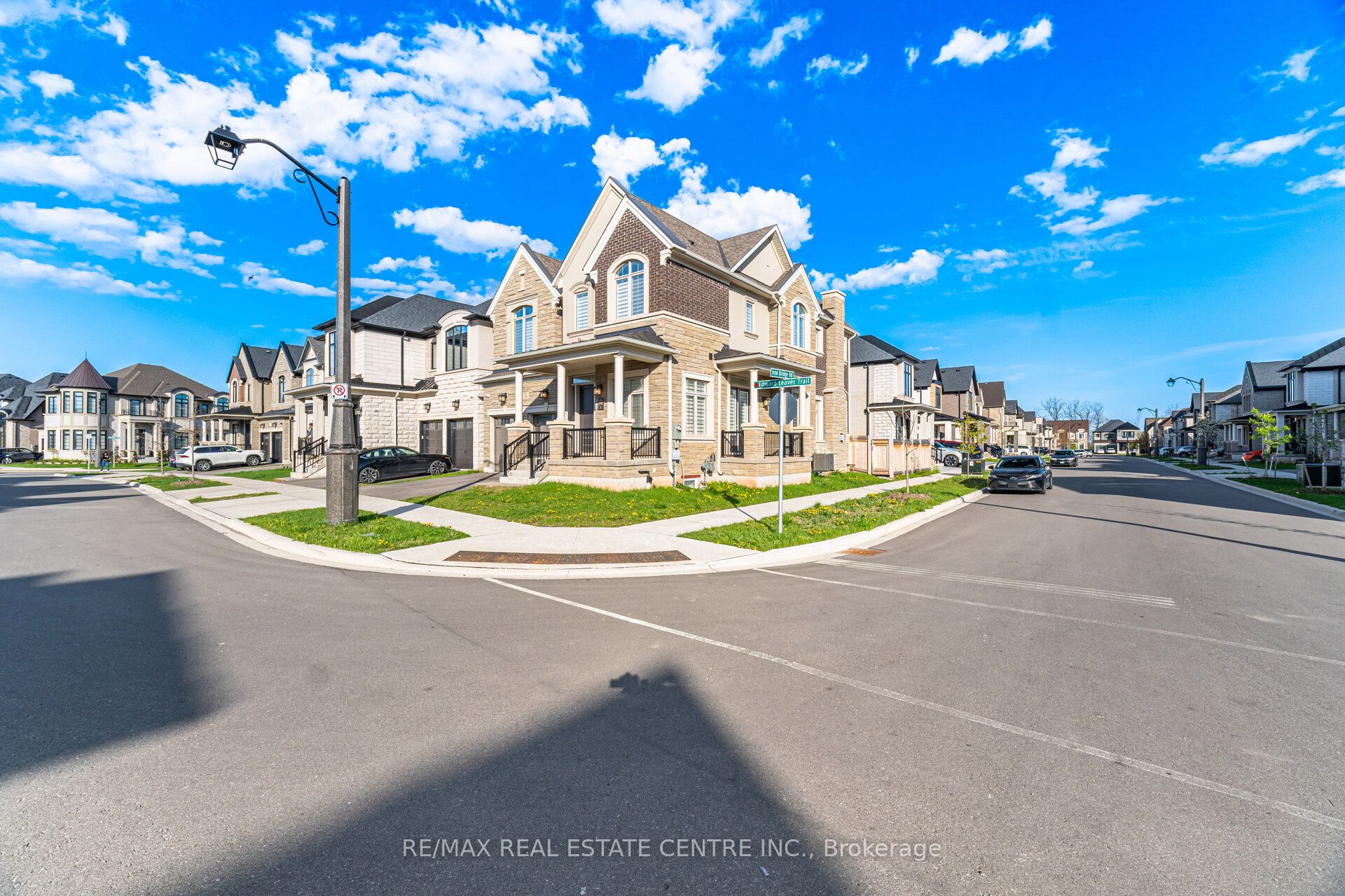 2380 Edward Leaver Trail Upper levels only, Oakville, ON L6M 5M7 photo 2