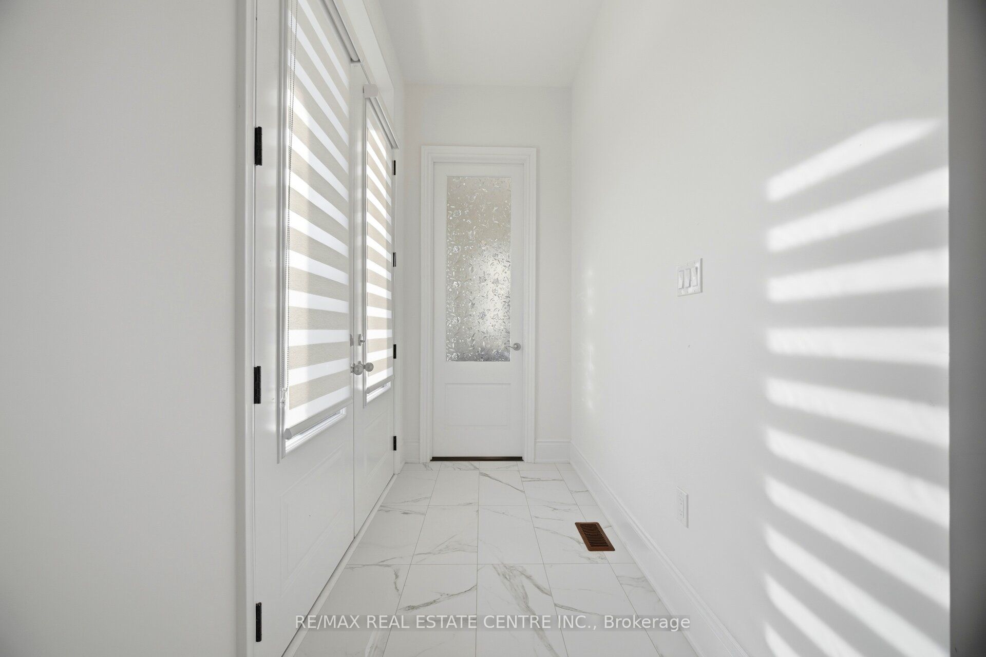 2380 Edward Leaver Trail Upper levels only, Oakville, ON L6M 5M7 photo 3