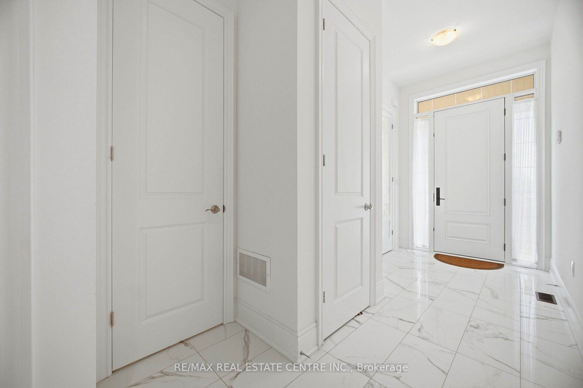 2380 Edward Leaver Trail Upper levels only, Oakville, ON L6M 5M7 photo 4