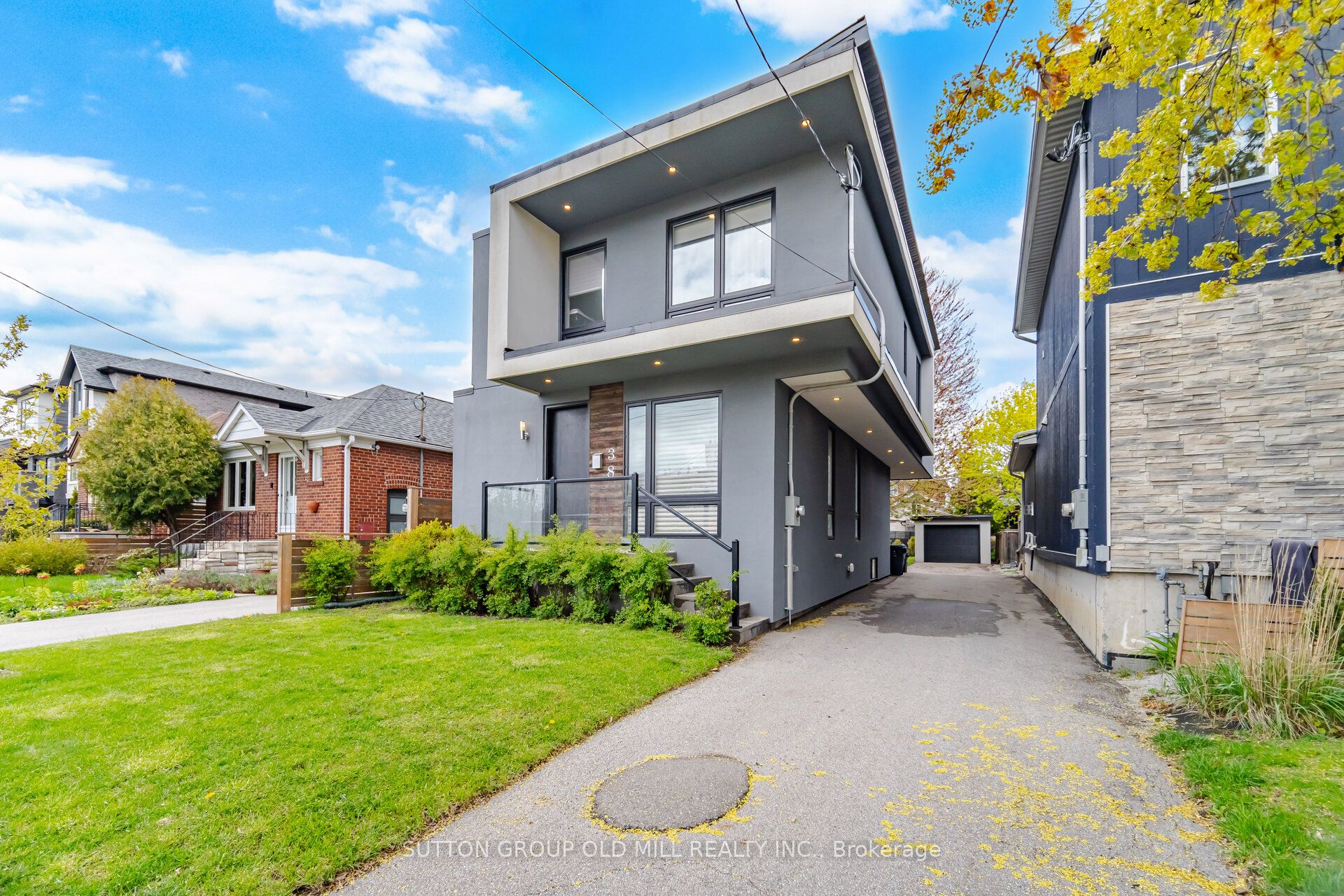 38 Algoma Street, Toronto, ON M8Y 1C3 photo 2