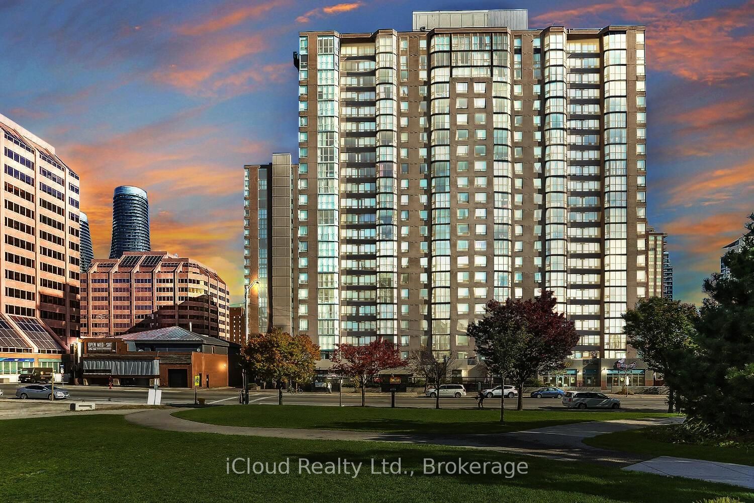 285 Enfield Place 2111, Mississauga, ON L5B 3Y6 photo 2