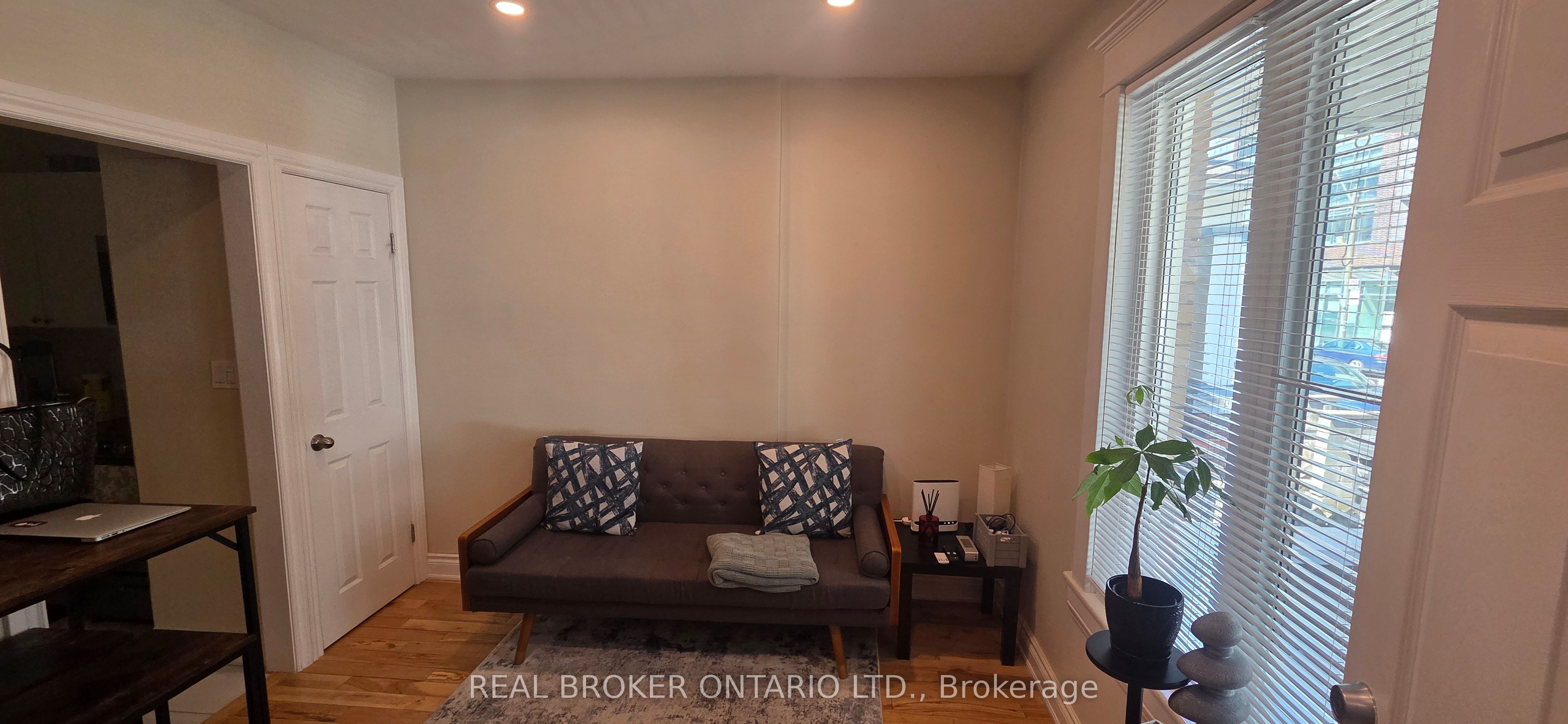 17 Howard Park Avenue, Toronto, ON M6R 1V3 photo 4