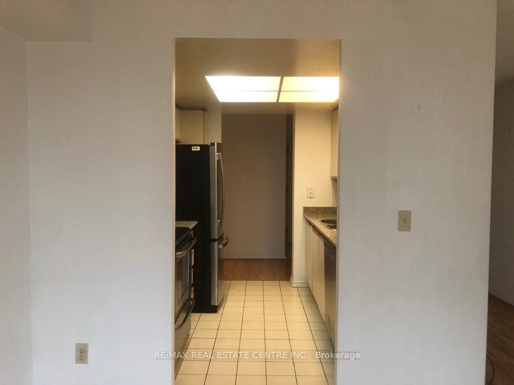 335 Webb Drive 804, Mississauga, ON L5B 4A1 photo 4