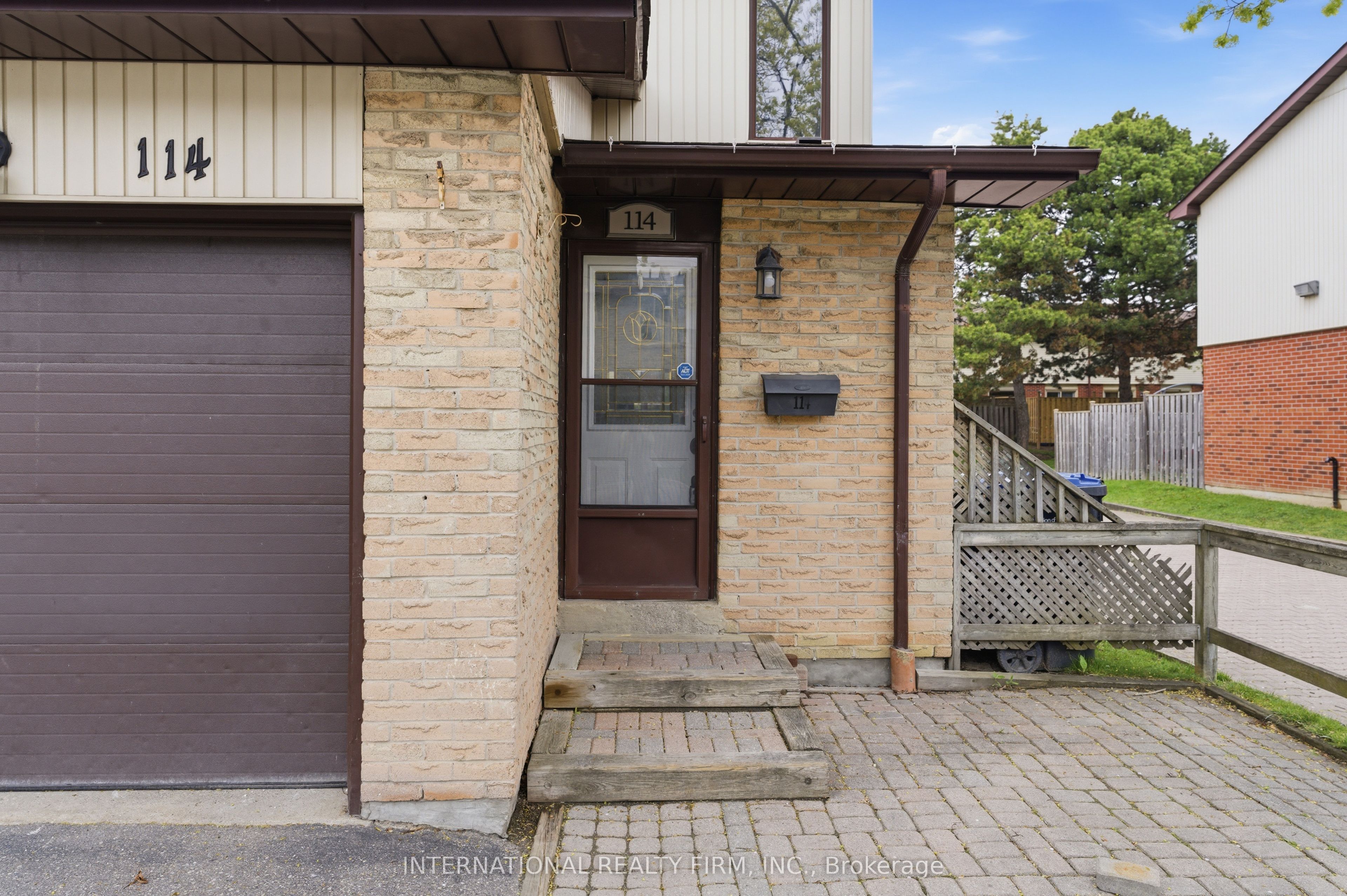 114 Foster Crescent, Brampton, ON L6V 3M8 photo 2