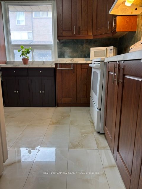 246 John Garland Boulevard #73, Toronto, ON M9V 1N8 photo 3