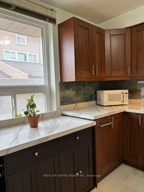 246 John Garland Boulevard #73, Toronto, ON M9V 1N8 photo 4
