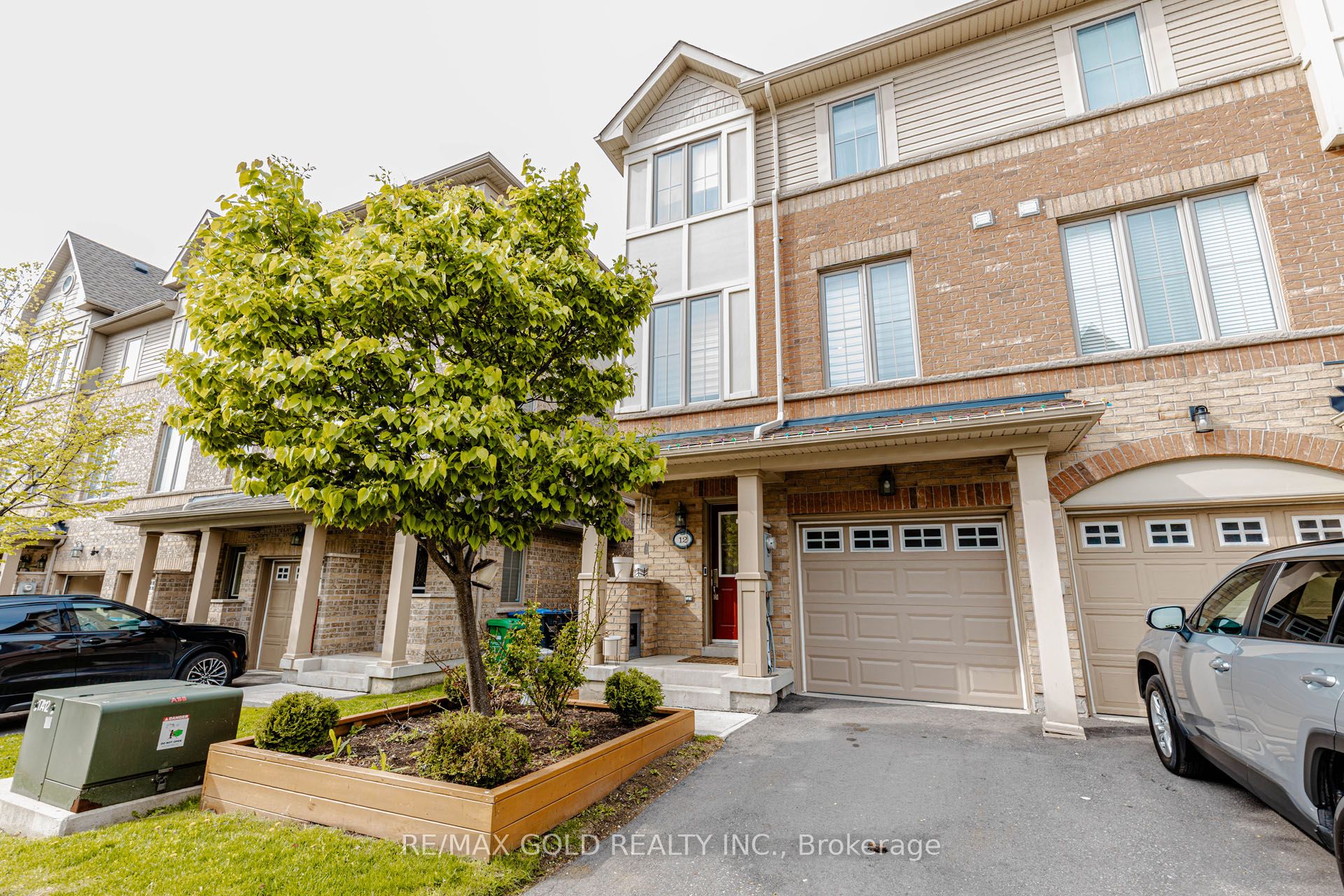 12 Cailiff Street, Brampton, ON L6Y 0P9 photo 2