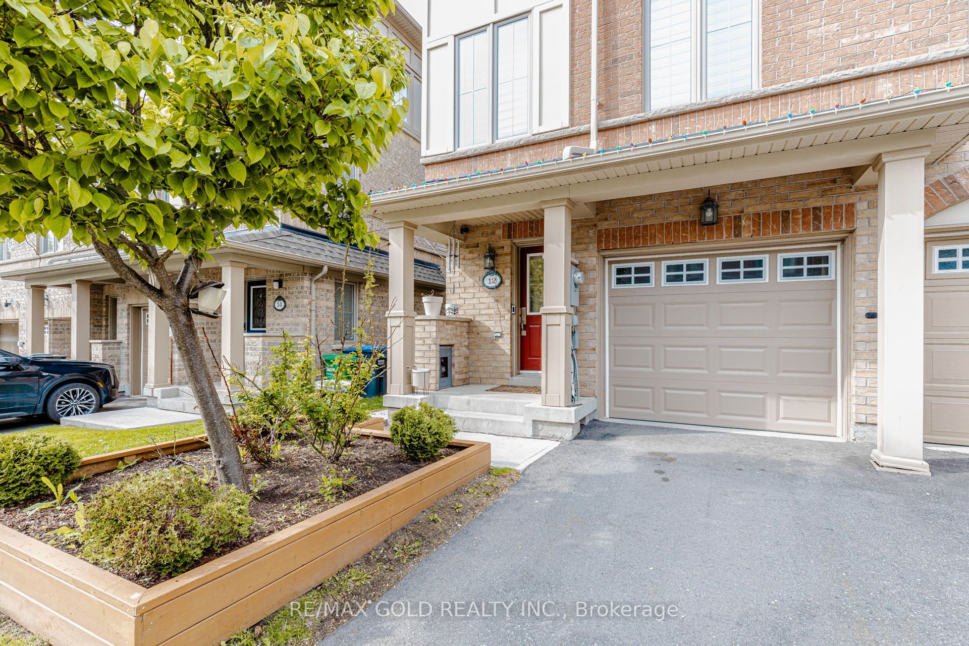 12 Cailiff Street, Brampton, ON L6Y 0P9 photo 3