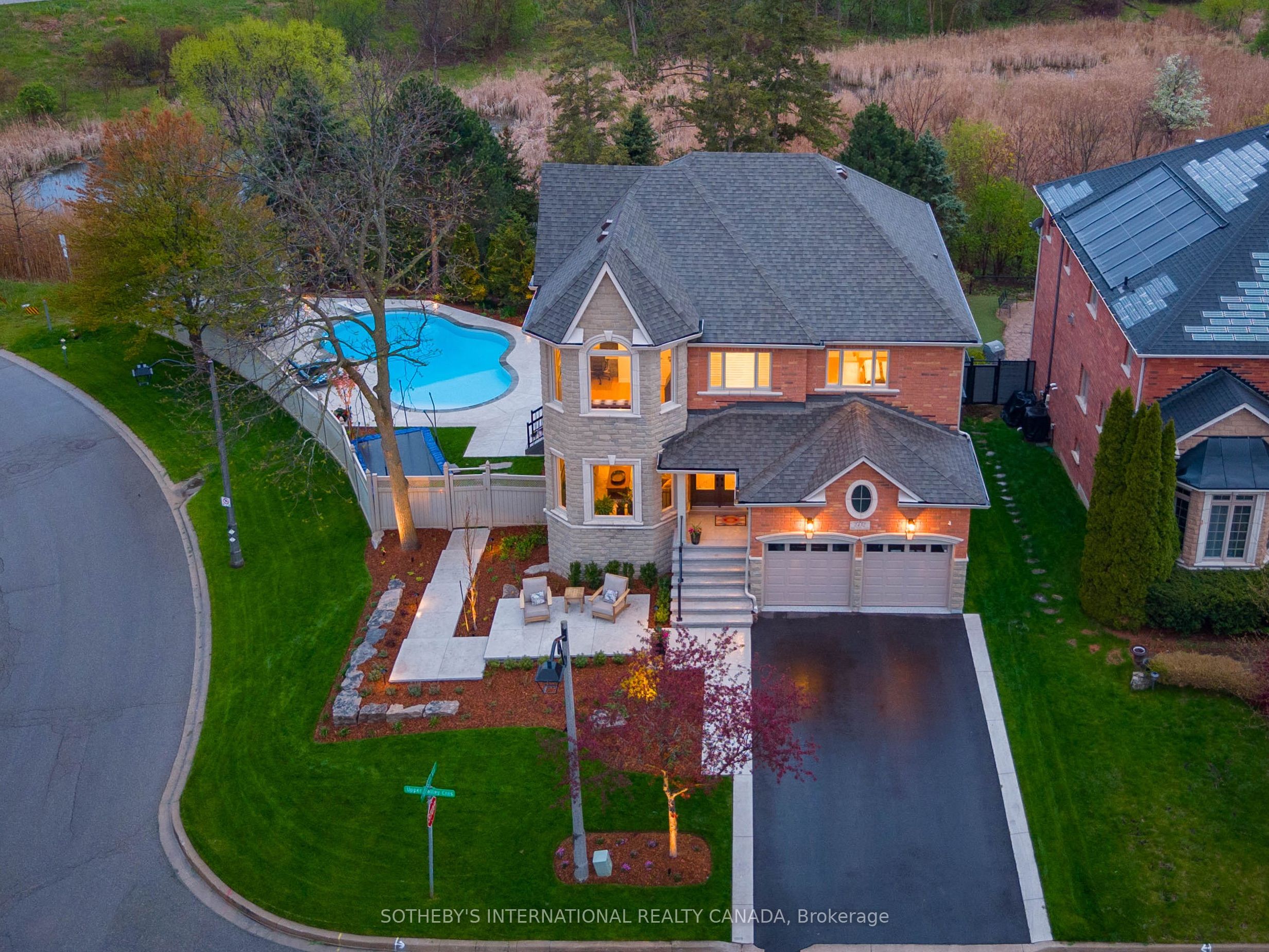 2432 Upper Valley Crescent, Oakville, ON L6H 7P2