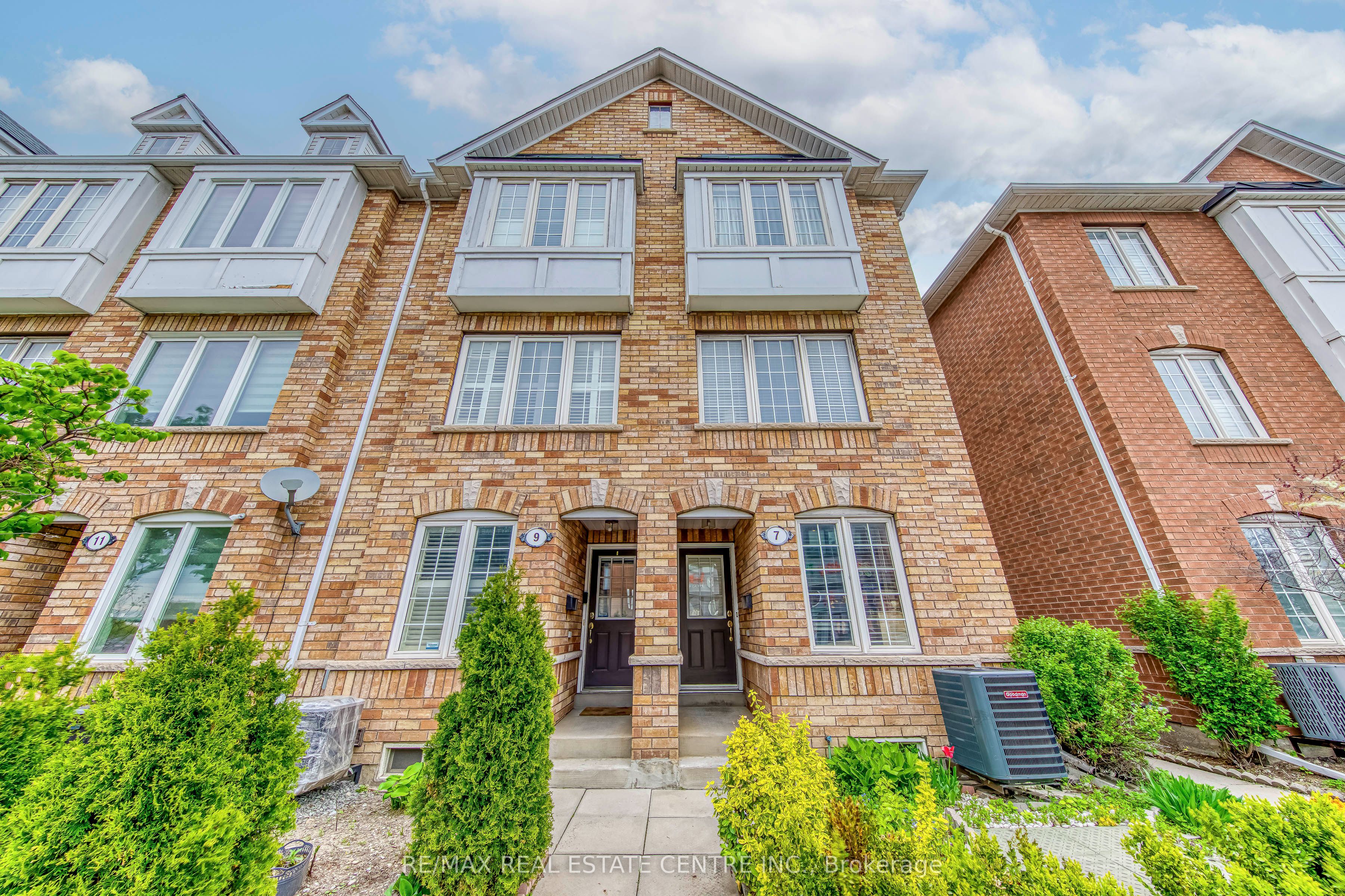 7 Weston Road, Toronto, ON M6N 5H2