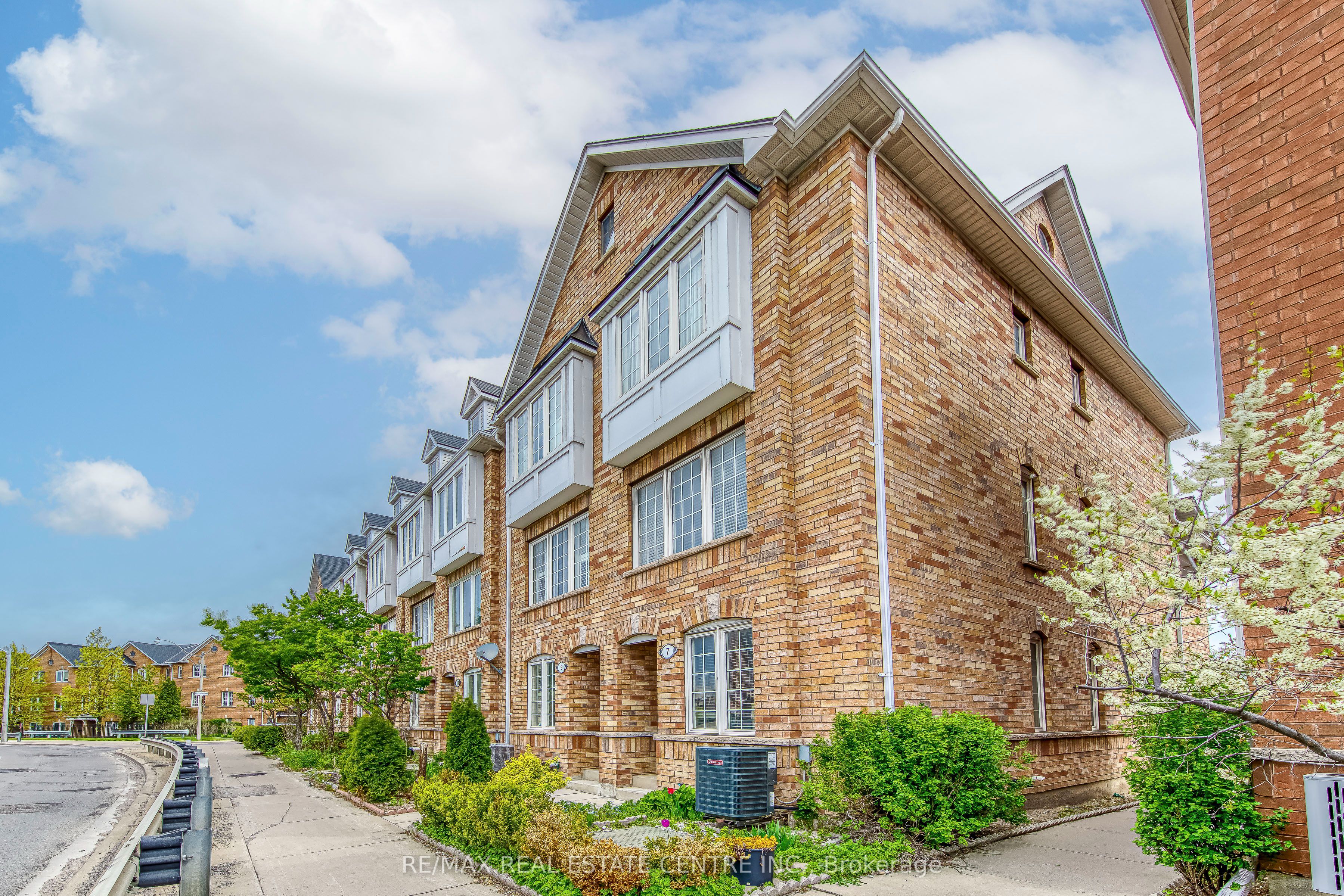 7 Weston Road, Toronto, ON M6N 5H2 photo 2