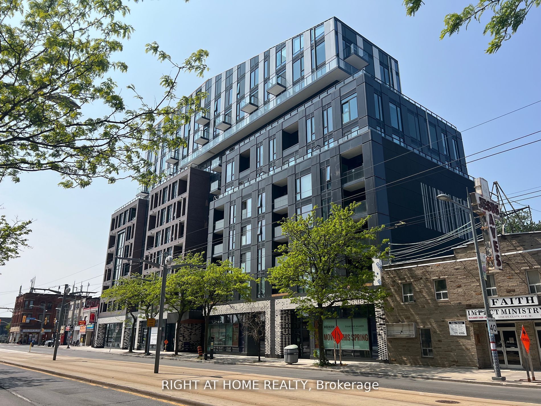 1808 St.Clair Avenue W 1004, Toronto, ON M6N 0C1