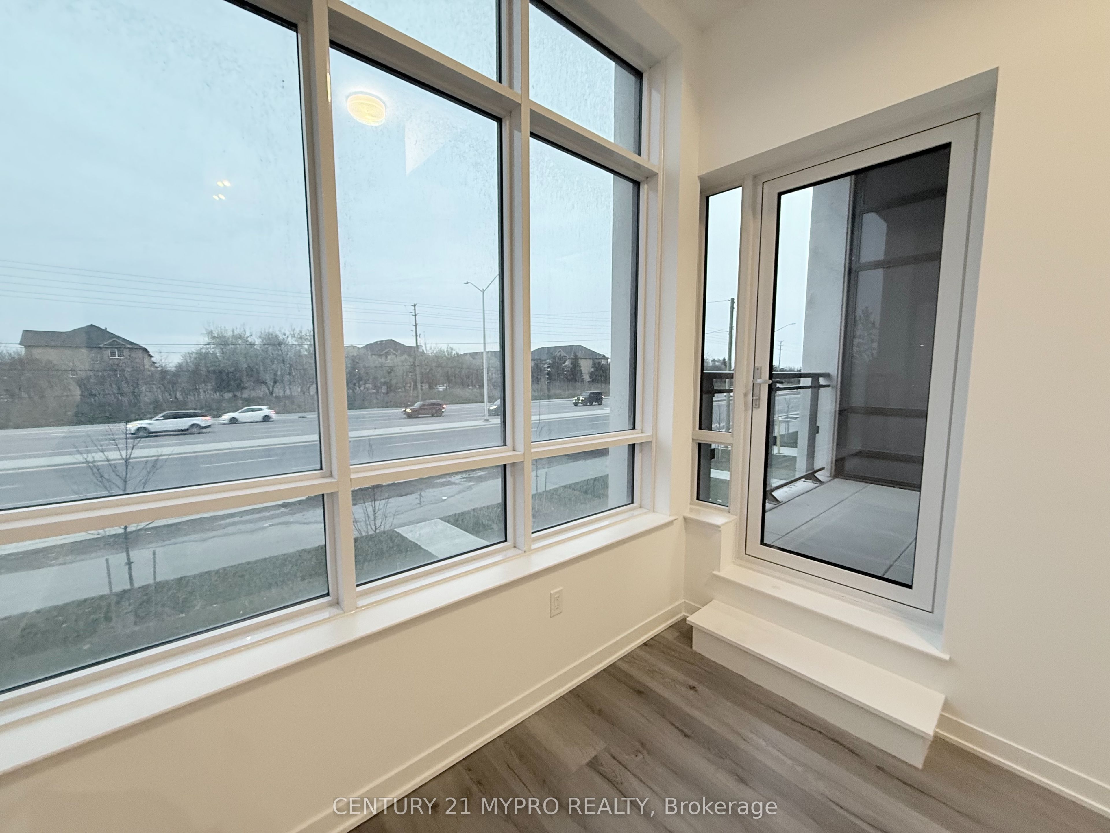 395 Dundas Street W 115, Oakville, ON L6M 5R8 photo 4