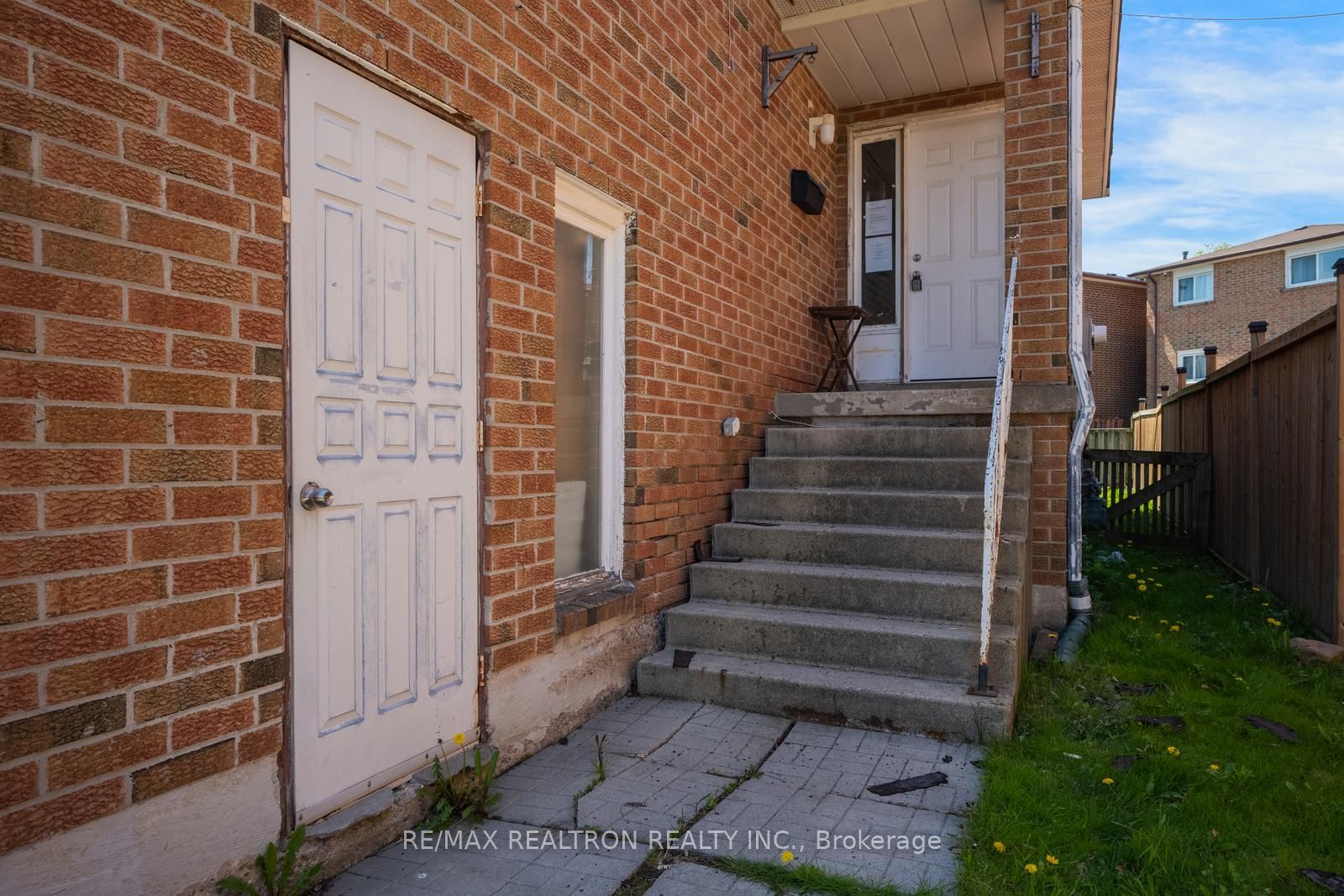 6 Albemarle Court, Brampton, ON L6Z 1R4 photo 2