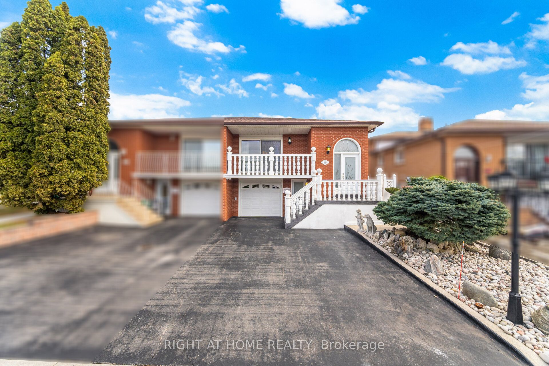 3938 Midhurst Lane, Mississauga, ON L4Z 1C7 photo 2