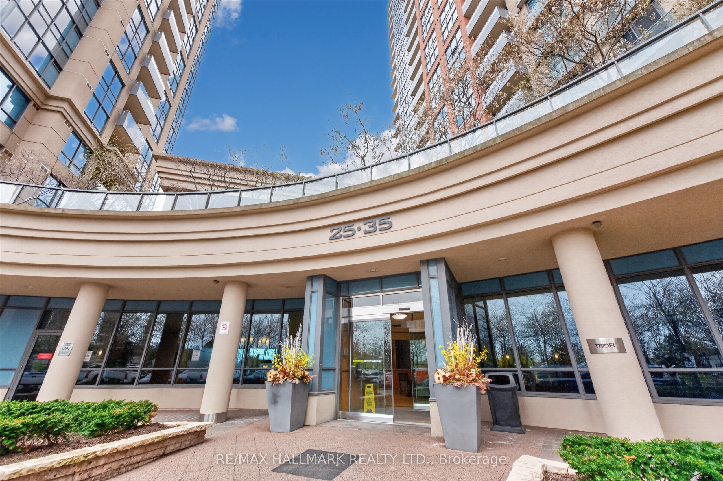 25 Viking Lane 2447, Toronto, ON M9B 0A1