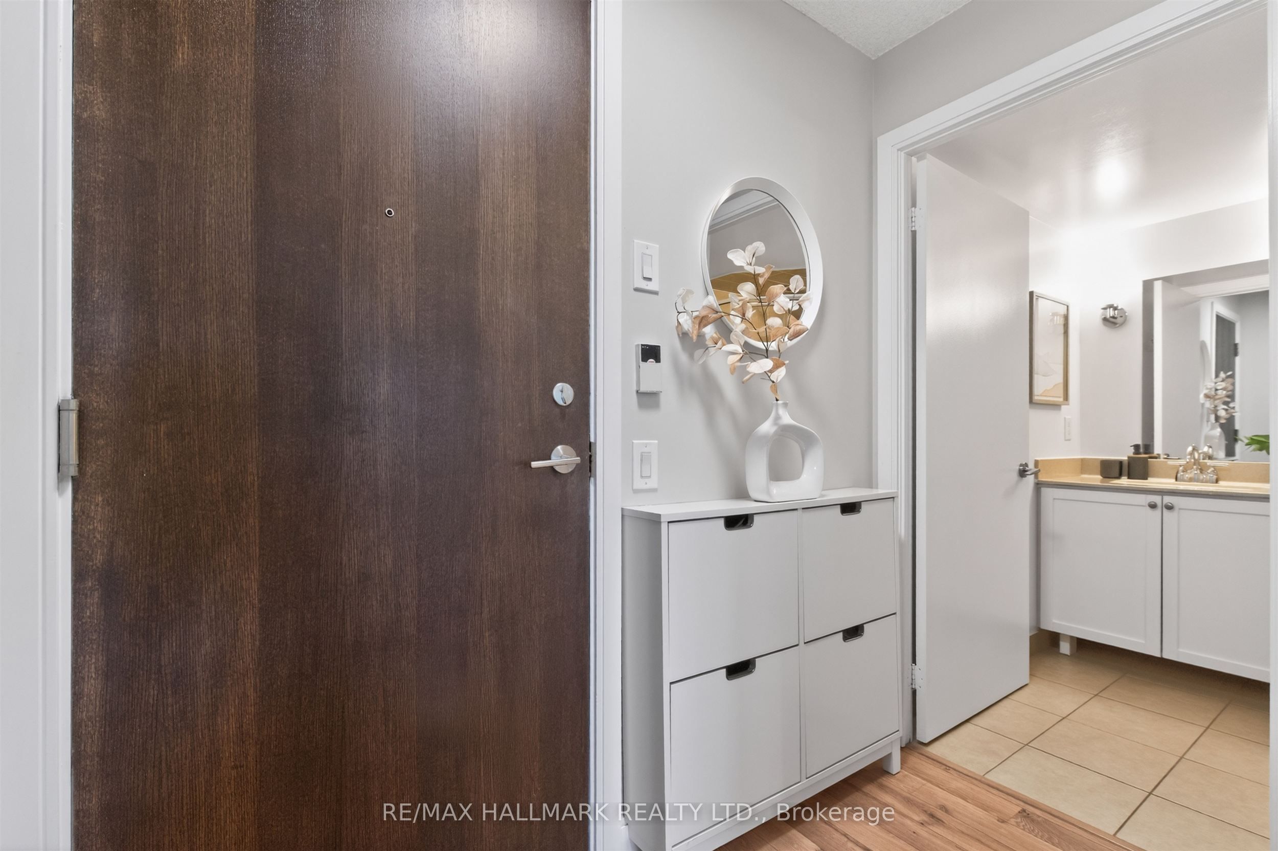 25 Viking Lane 2447, Toronto, ON M9B 0A1 photo 3