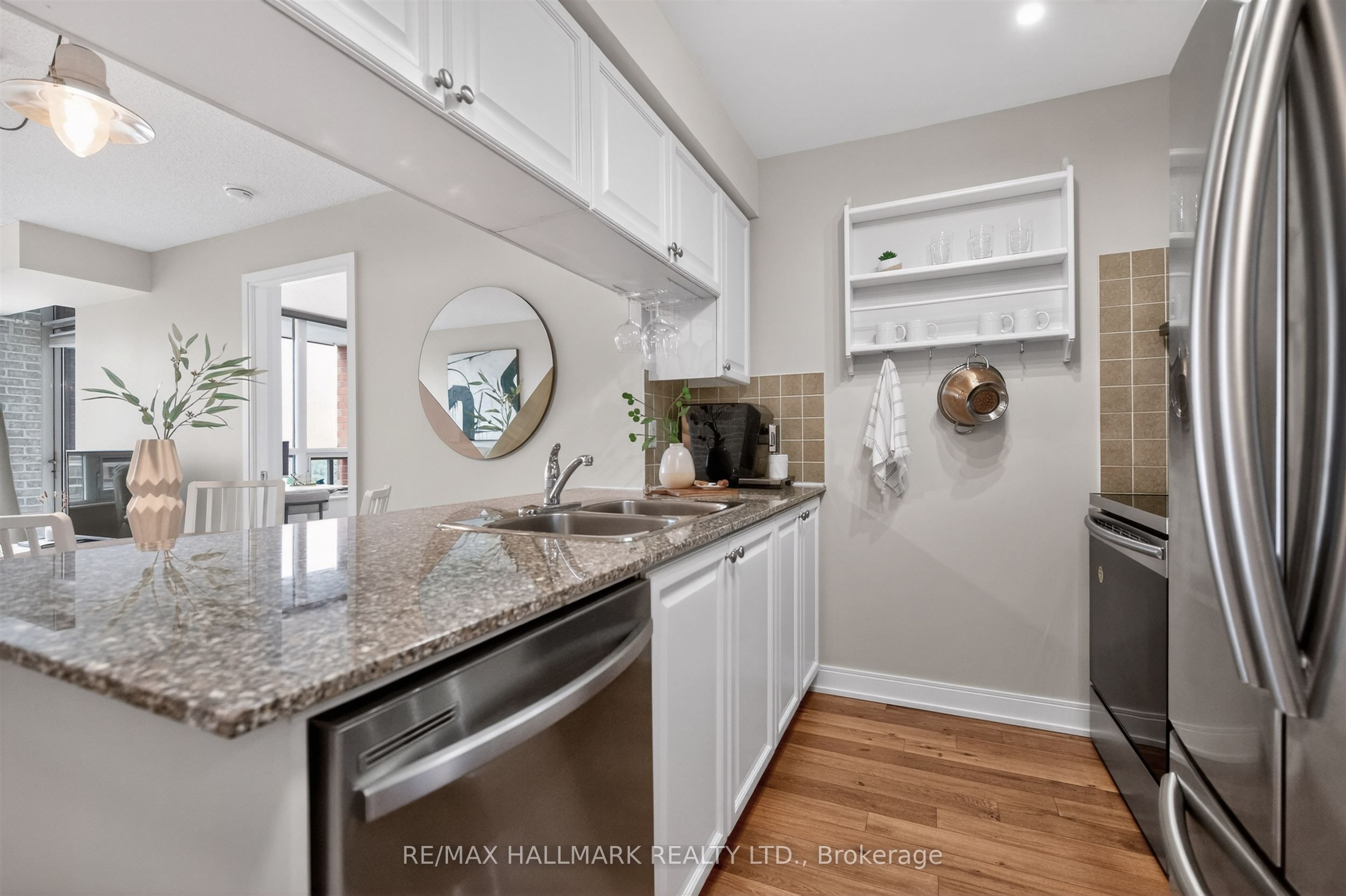 25 Viking Lane 2447, Toronto, ON M9B 0A1 photo 5