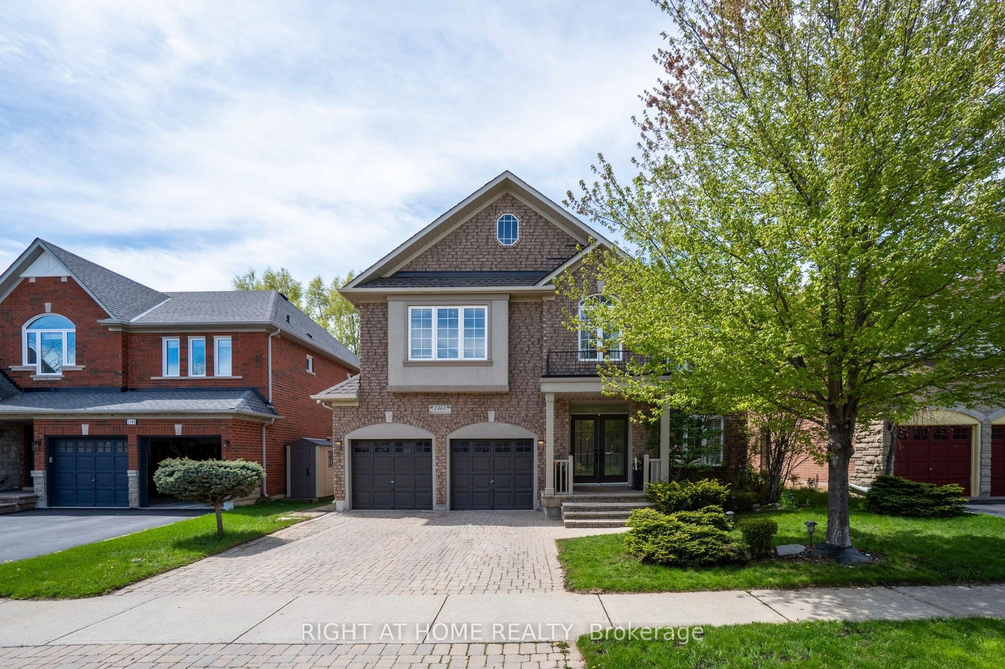 2461 Whistling Springs Crescent, Oakville, ON L6M 5G4 photo 2