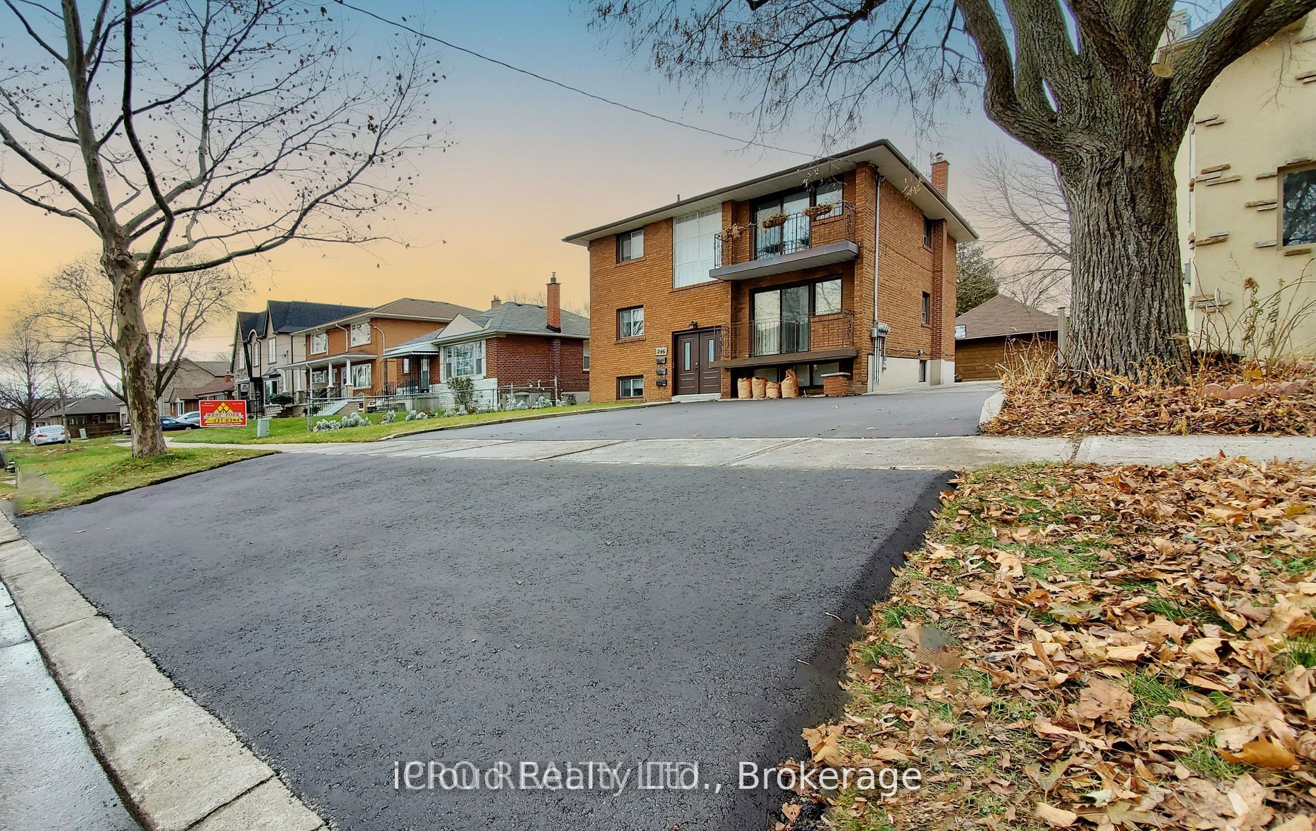 246 Delta Street 3, Toronto, ON M8W 4E9