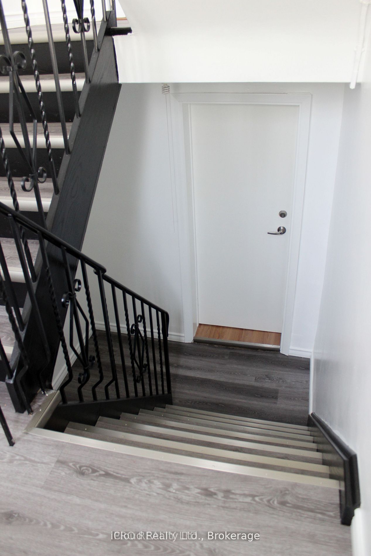 246 Delta Street 3, Toronto, ON M8W 4E9 photo 2