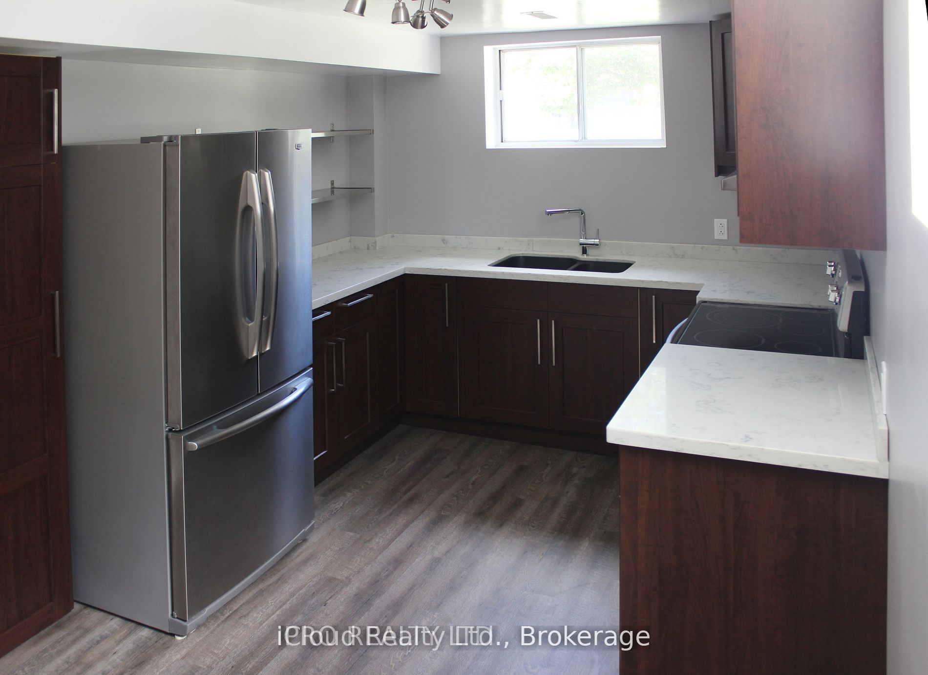 246 Delta Street 3, Toronto, ON M8W 4E9 photo 3